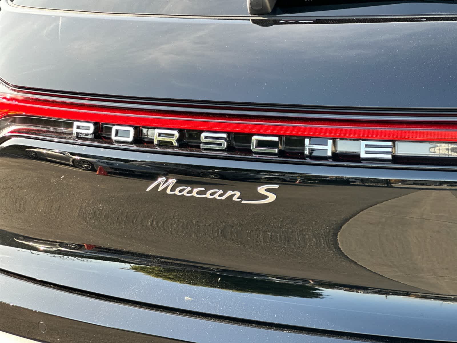 Thumbnail: 2026 Porsche Macan - 32