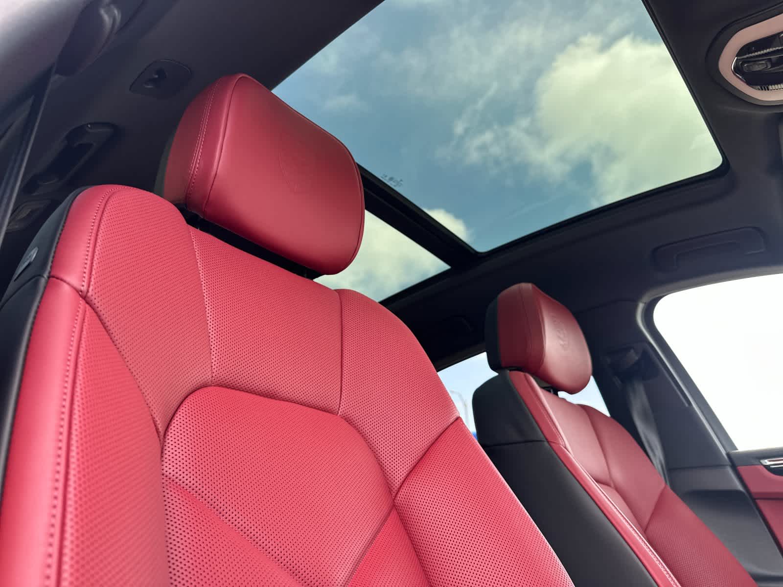 Thumbnail: 2026 Porsche Macan - 18