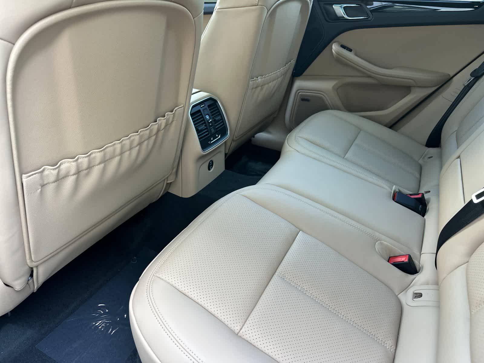 Thumbnail: 2026 Porsche Macan - 13