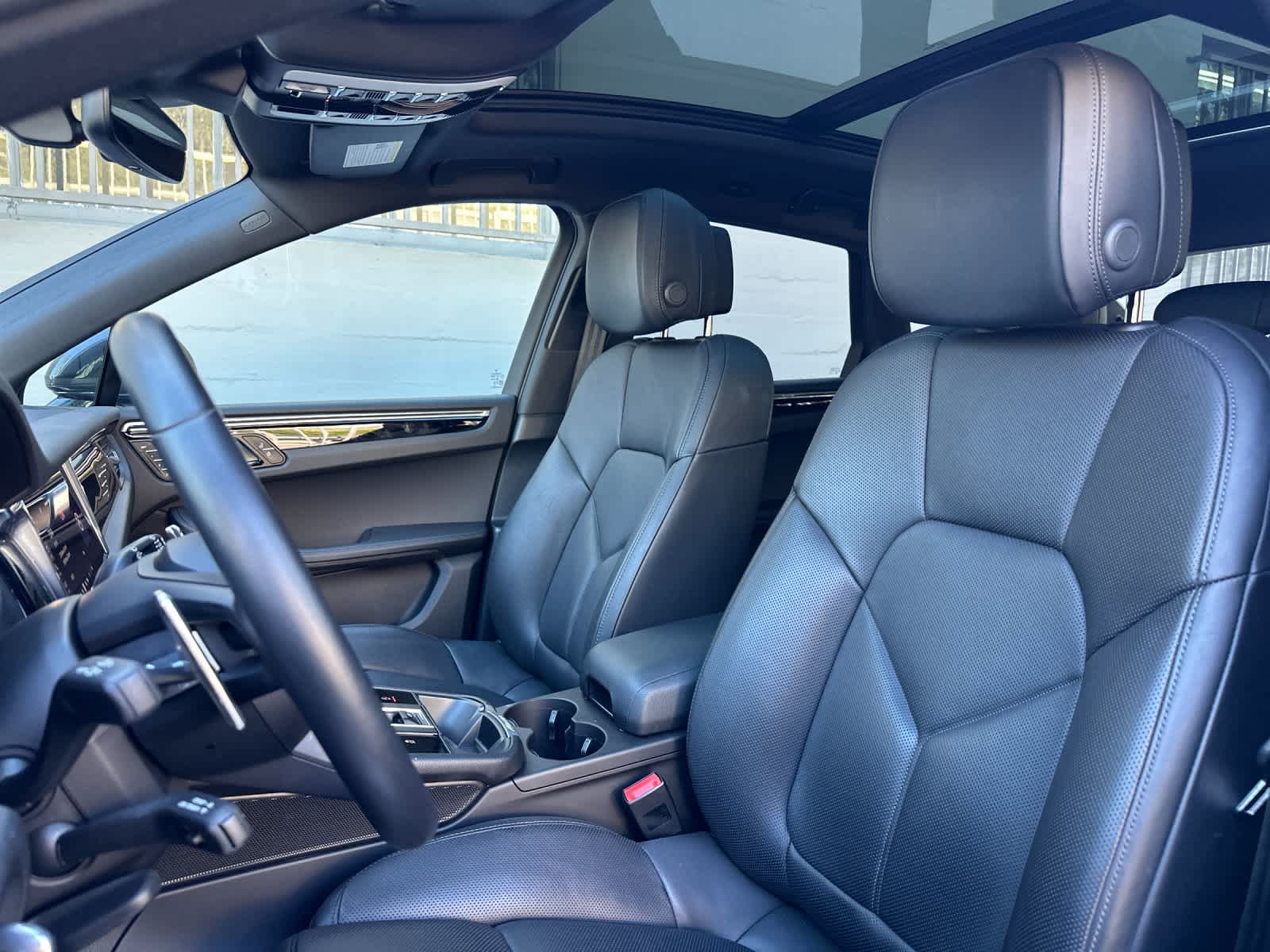 Thumbnail: 2025 Porsche Macan - 5