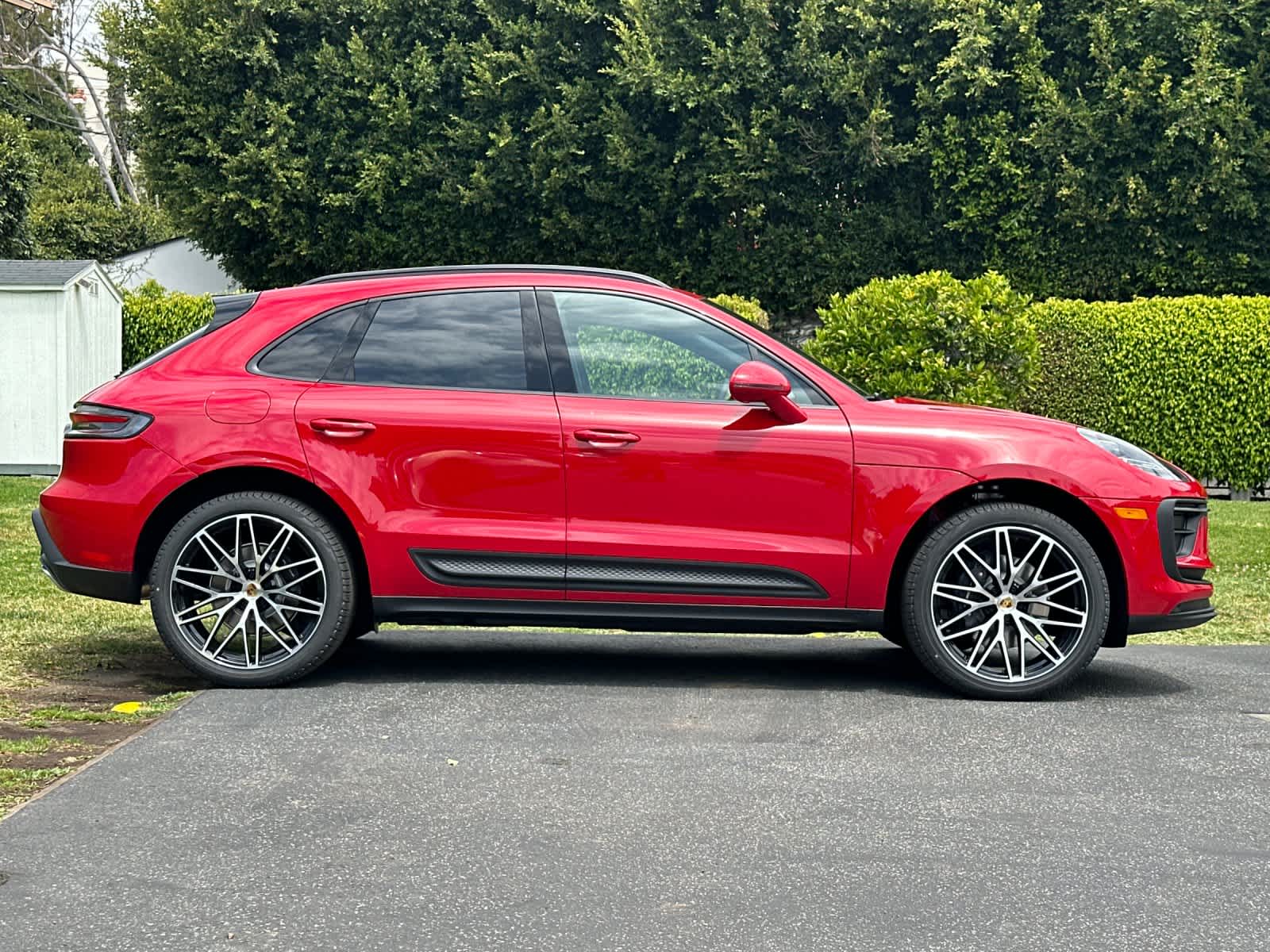 Thumbnail: 2026 Porsche Macan - 9