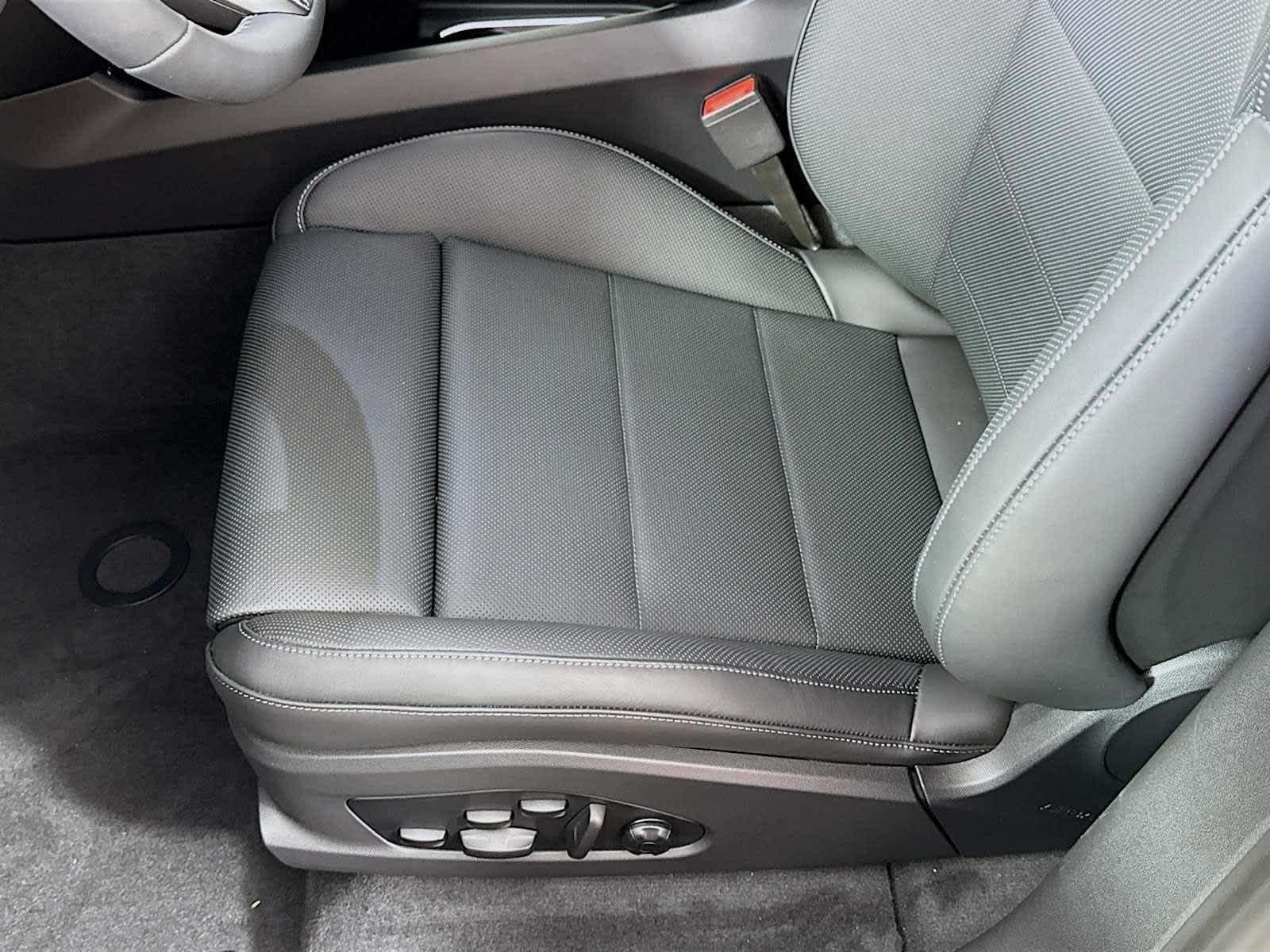 Thumbnail: 2025 Porsche Macan - 15