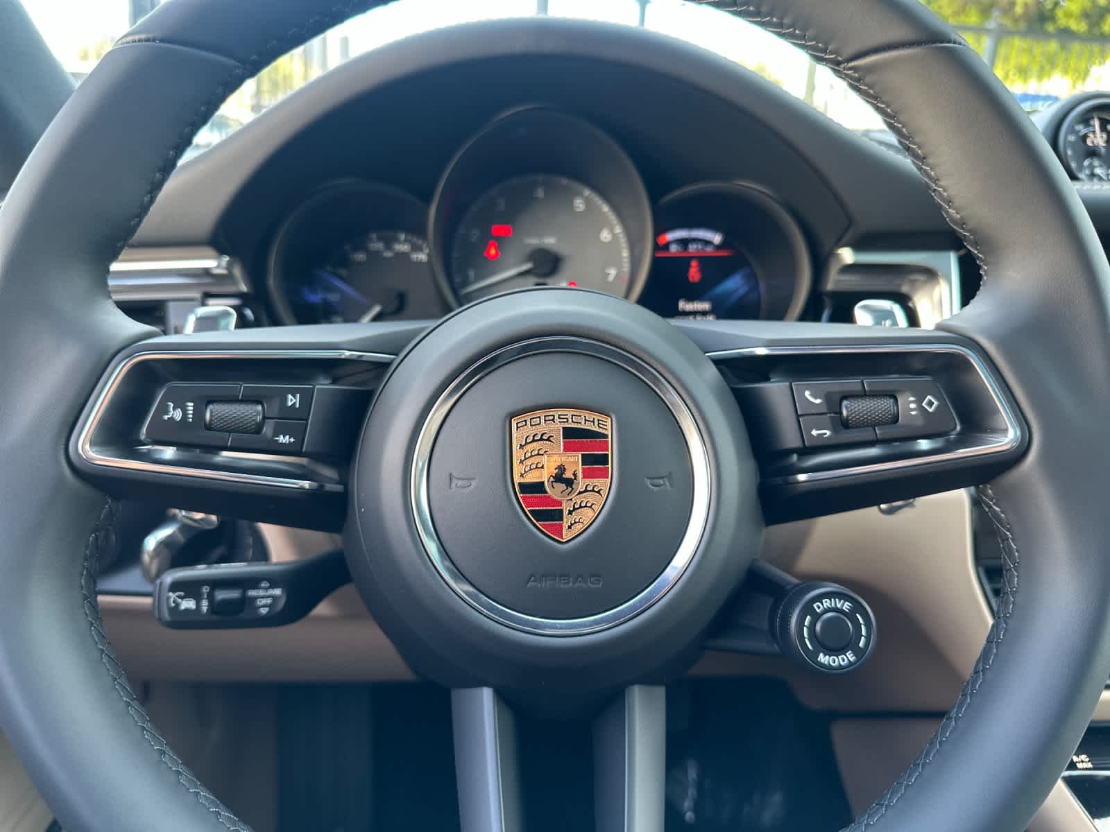 Thumbnail: 2026 Porsche Macan - 27