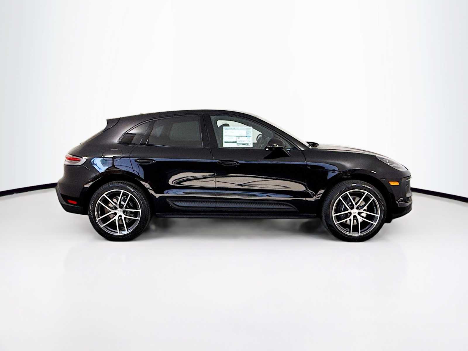 Thumbnail: 2026 Porsche Macan - 8