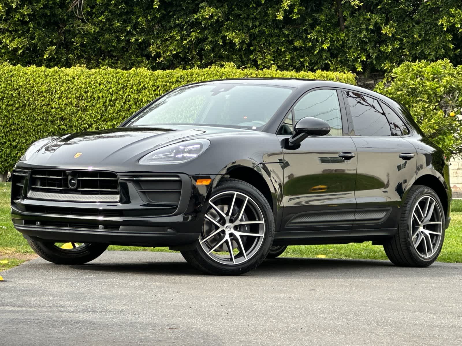 Thumbnail: 2026 Porsche Macan - 1