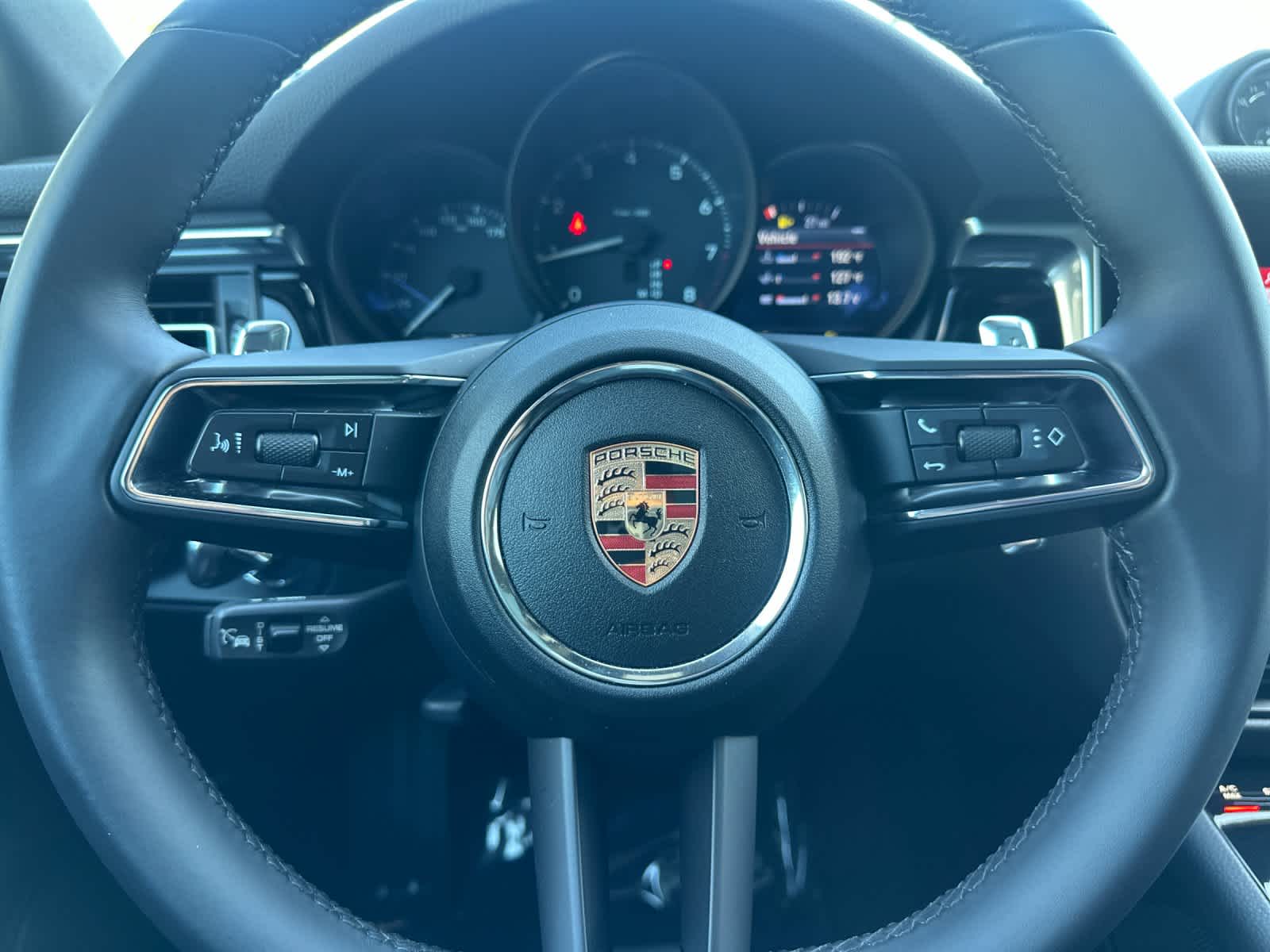 Thumbnail: 2025 Porsche Macan - 24