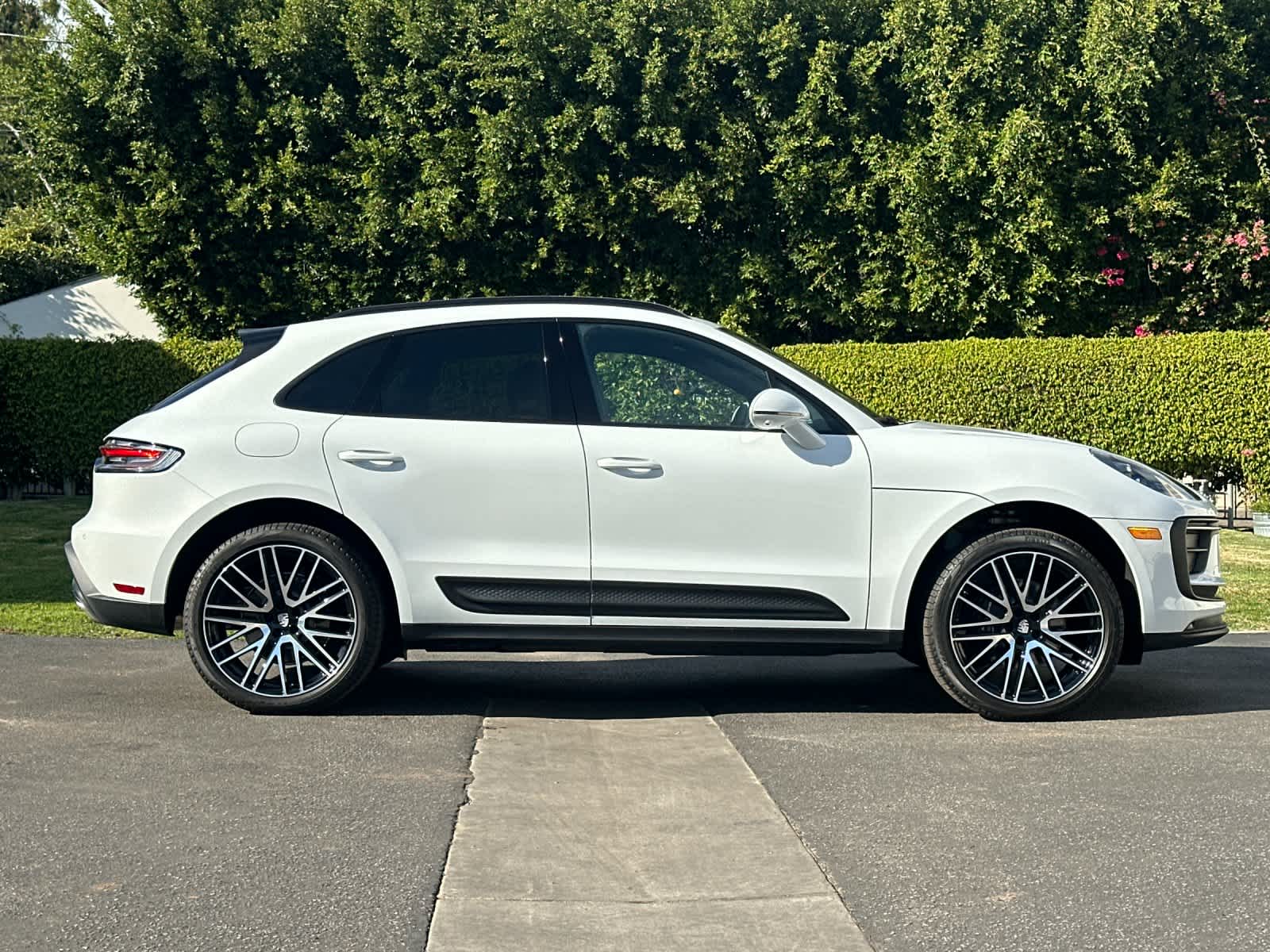 Thumbnail: 2026 Porsche Macan - 9