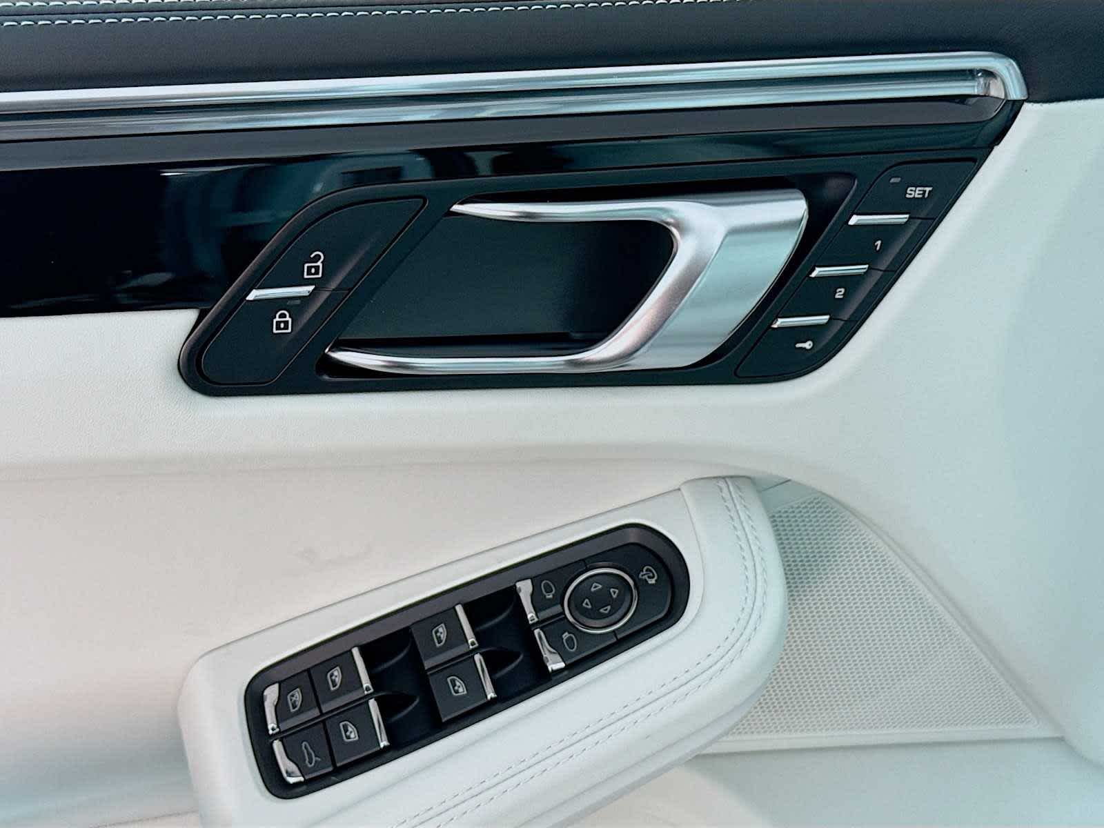 Thumbnail: 2026 Porsche Macan - 14