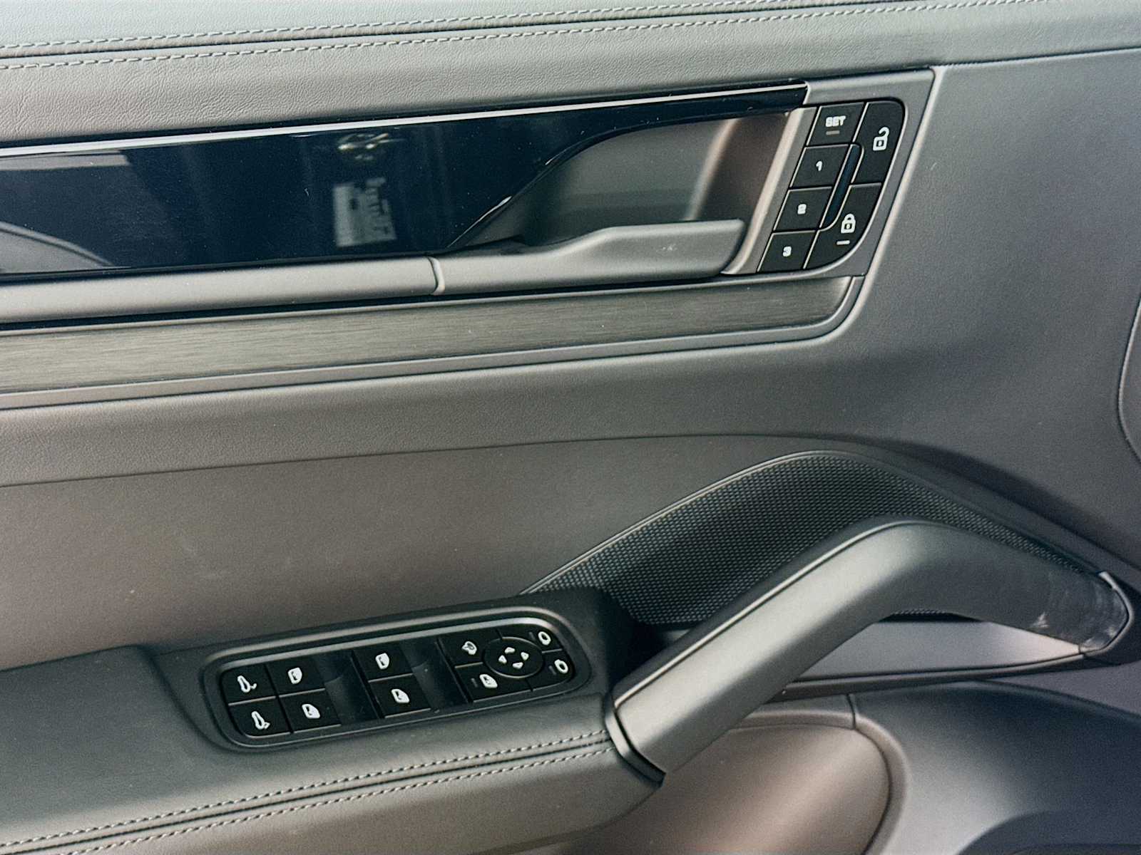 Thumbnail: 2026 Porsche Cayenne - 14