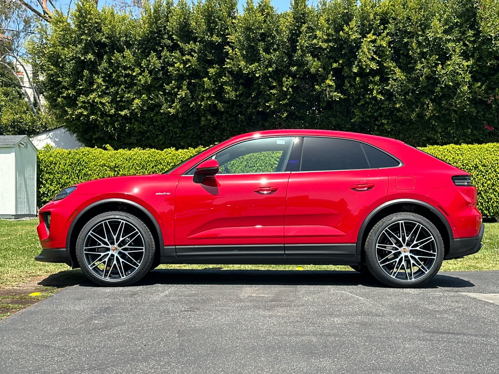 Thumbnail: 2026 Porsche Macan - 2