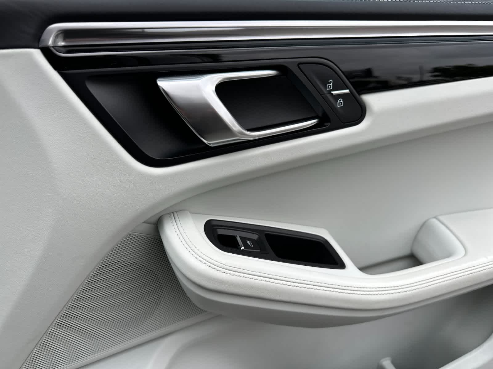 Thumbnail: 2023 Porsche Macan - 18