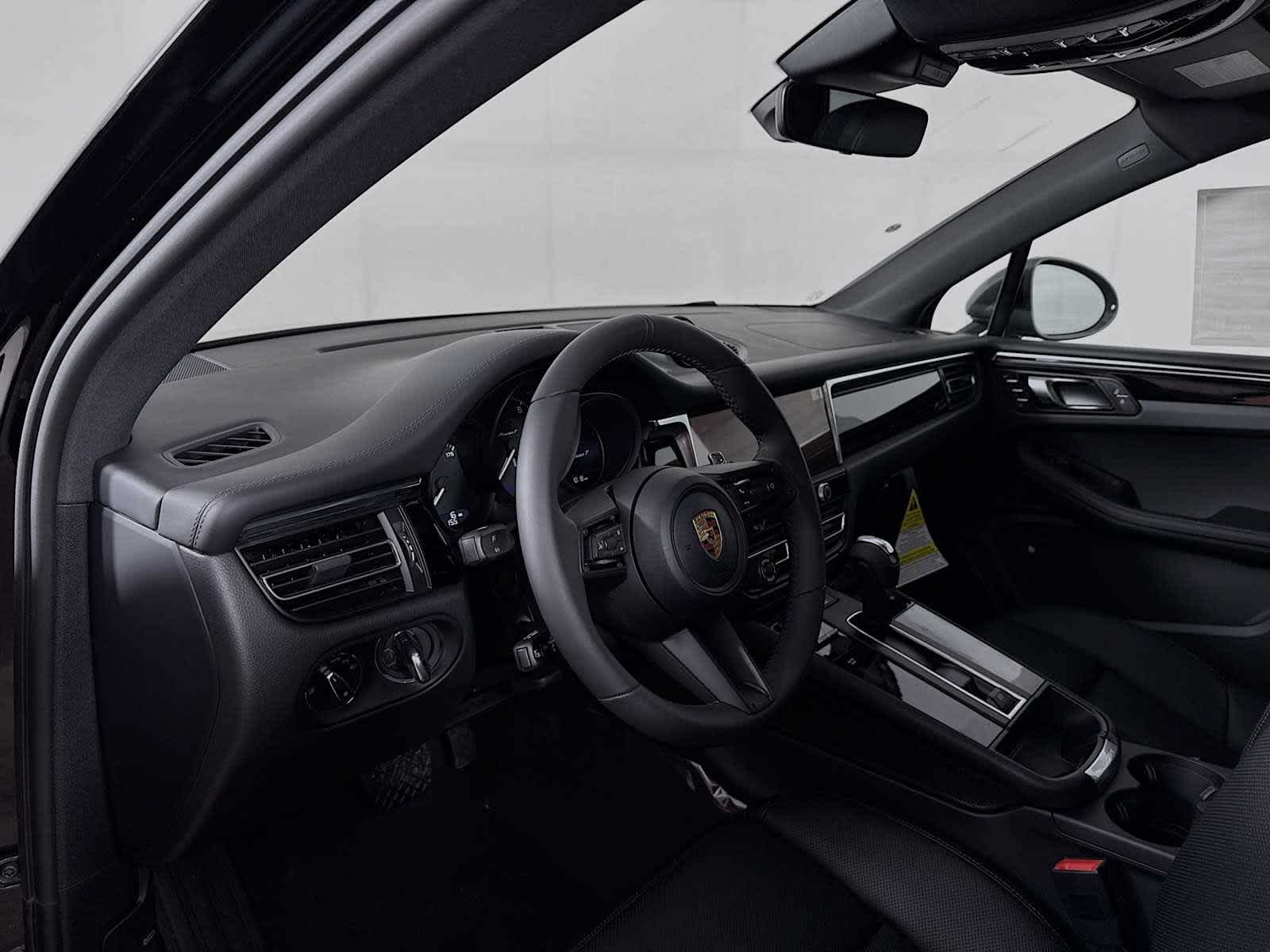 Thumbnail: 2026 Porsche Macan - 4