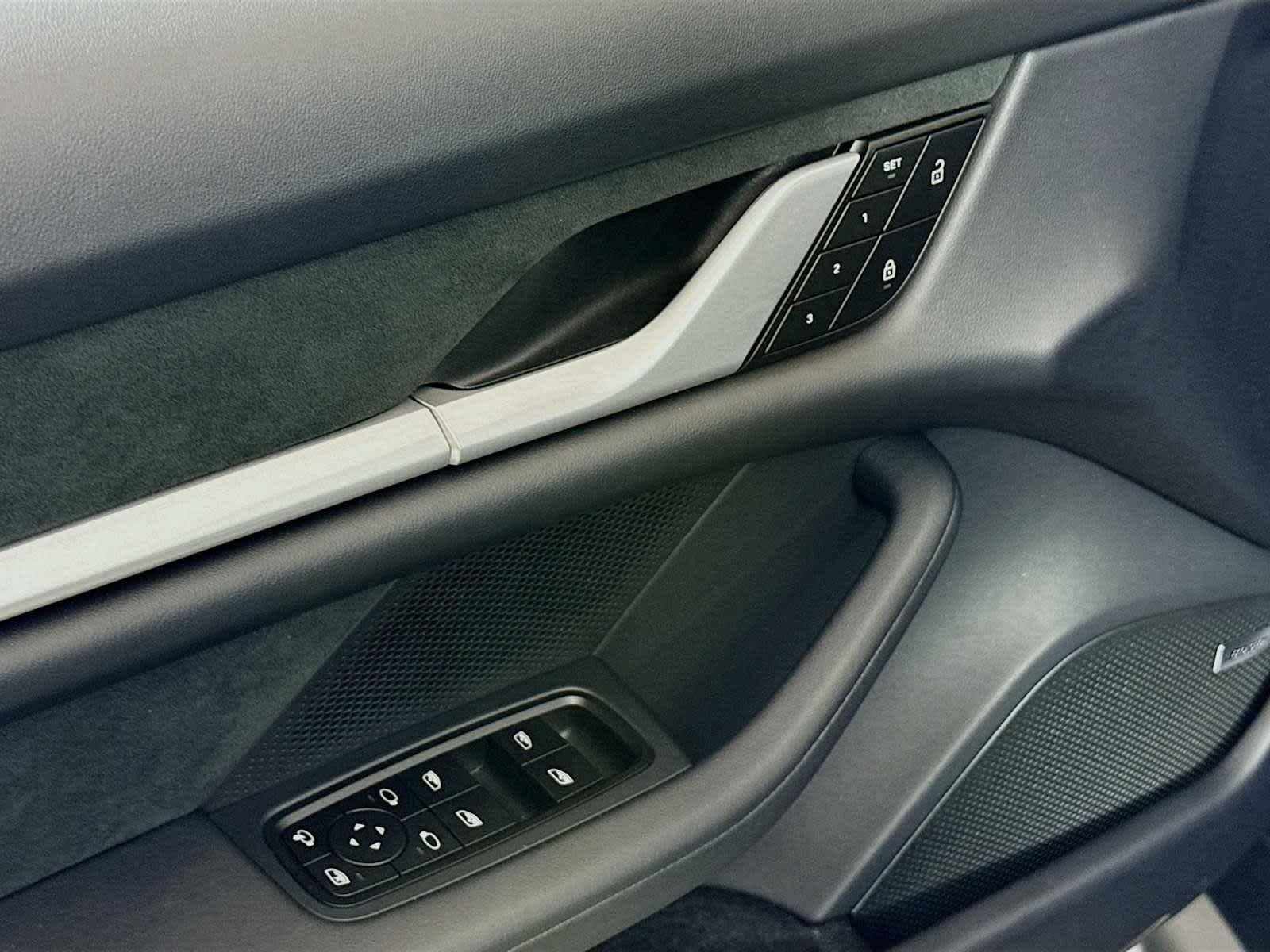 Thumbnail: 2025 Porsche Taycan - 14