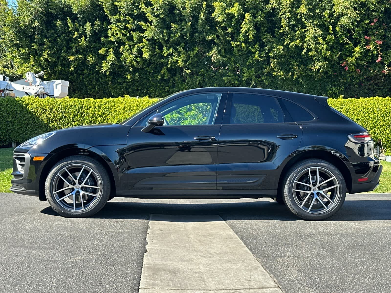 Thumbnail: 2026 Porsche Macan - 2