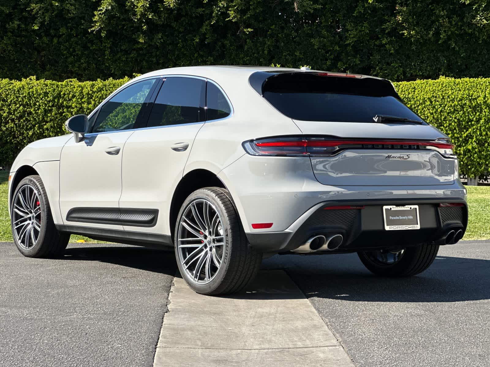 Thumbnail: 2026 Porsche Macan - 3