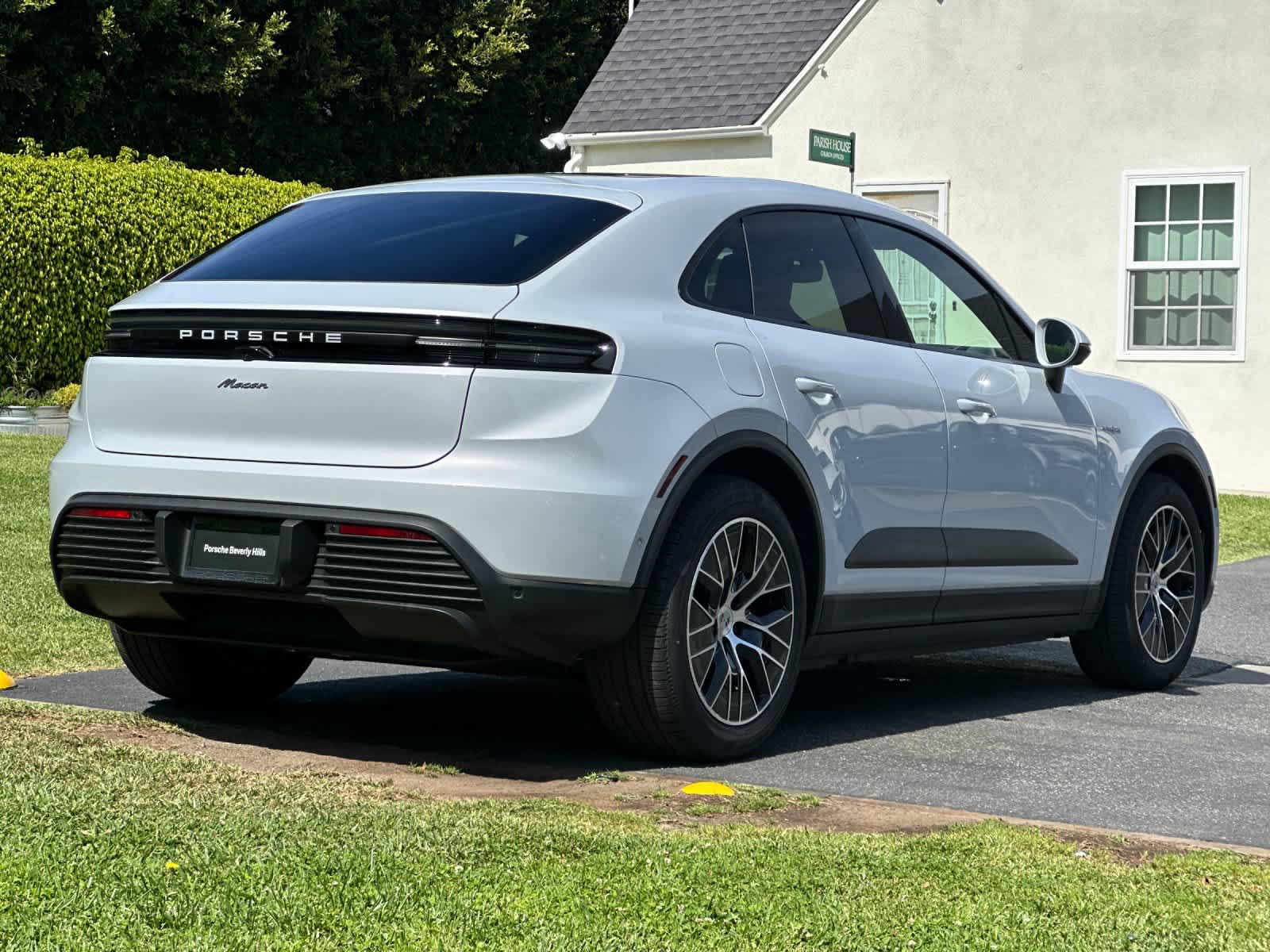 Thumbnail: 2026 Porsche Macan - 8