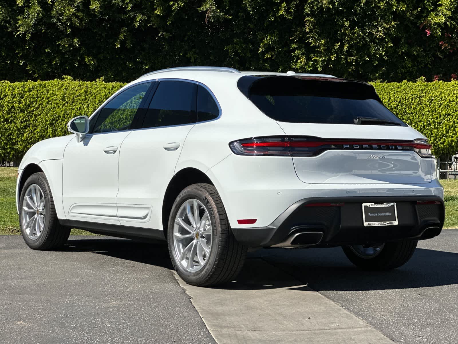 Thumbnail: 2026 Porsche Macan - 3