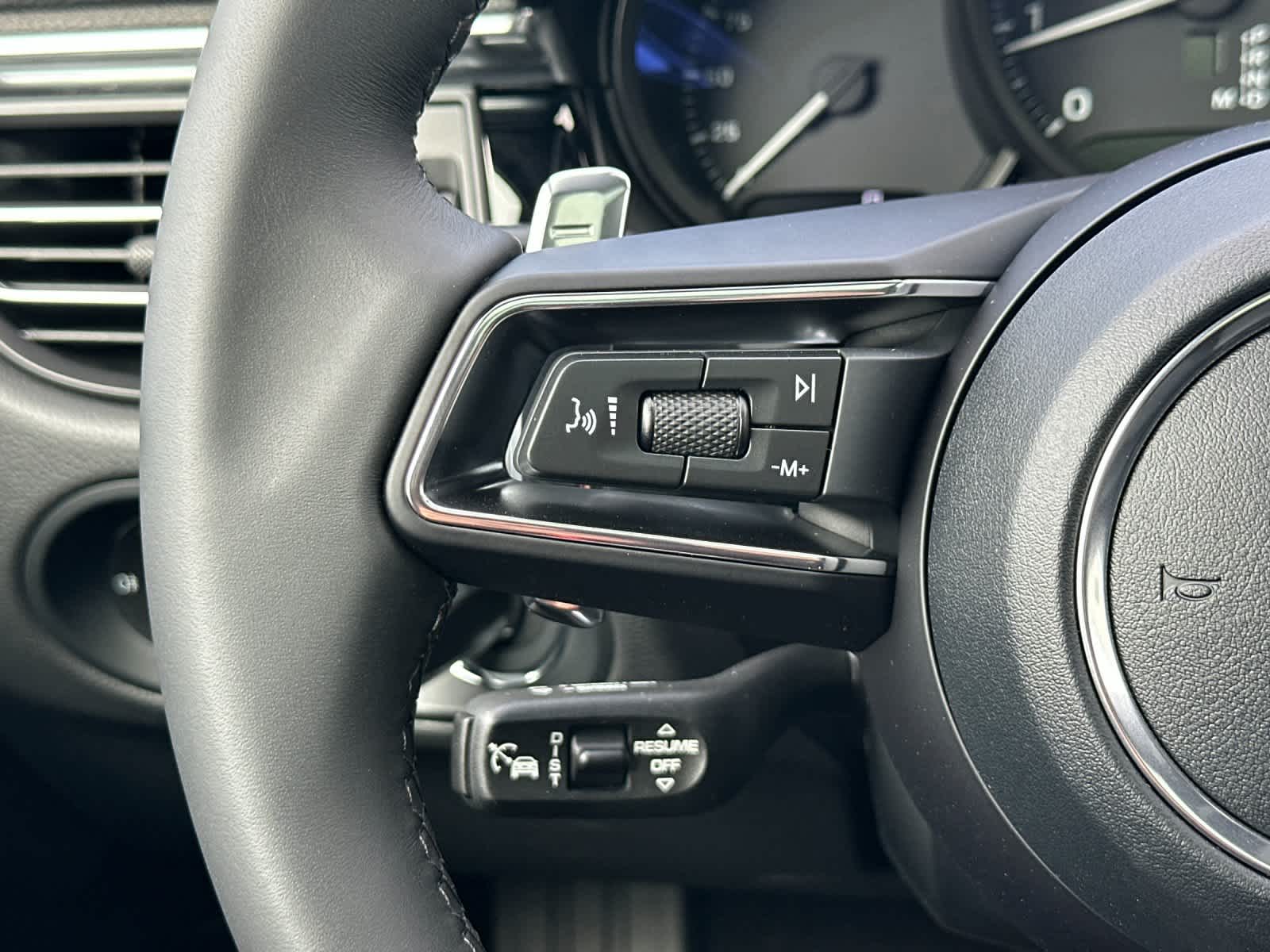 Thumbnail: 2026 Porsche Macan - 27