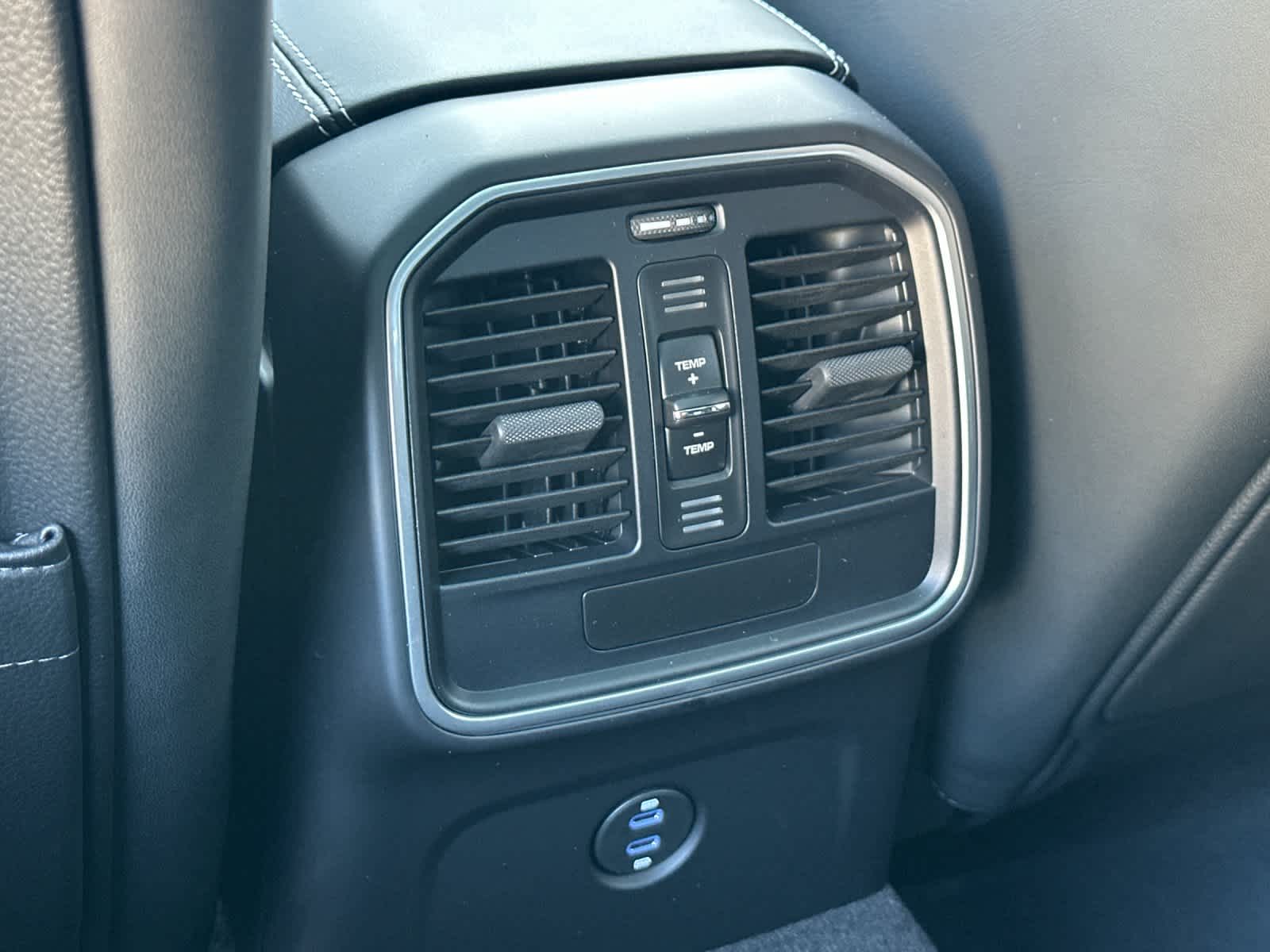 Thumbnail: 2026 Porsche Macan - 14