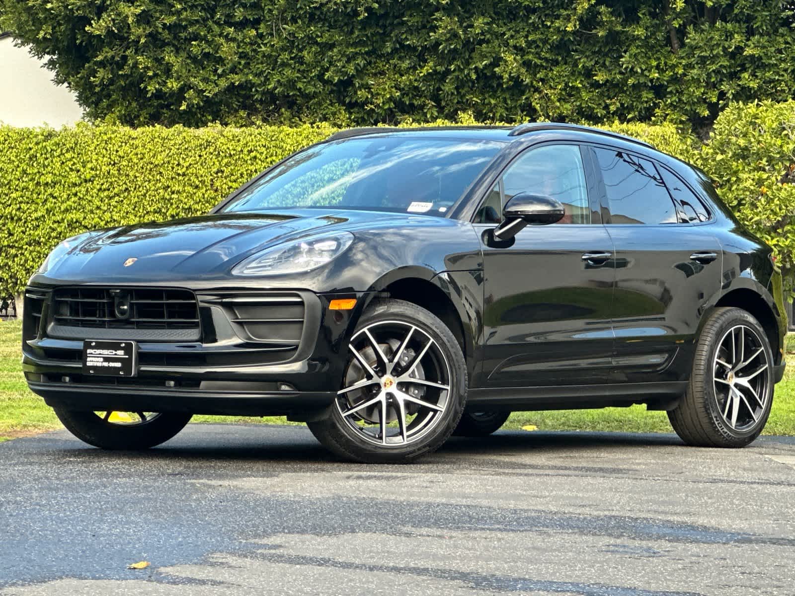 Thumbnail: 2025 Porsche Macan - 1