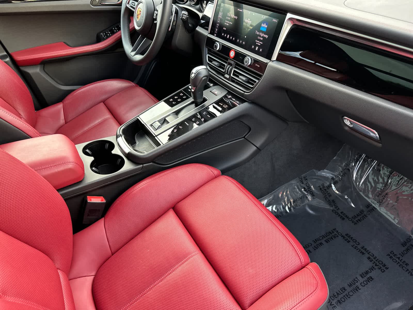 Thumbnail: 2025 Porsche Macan - 17