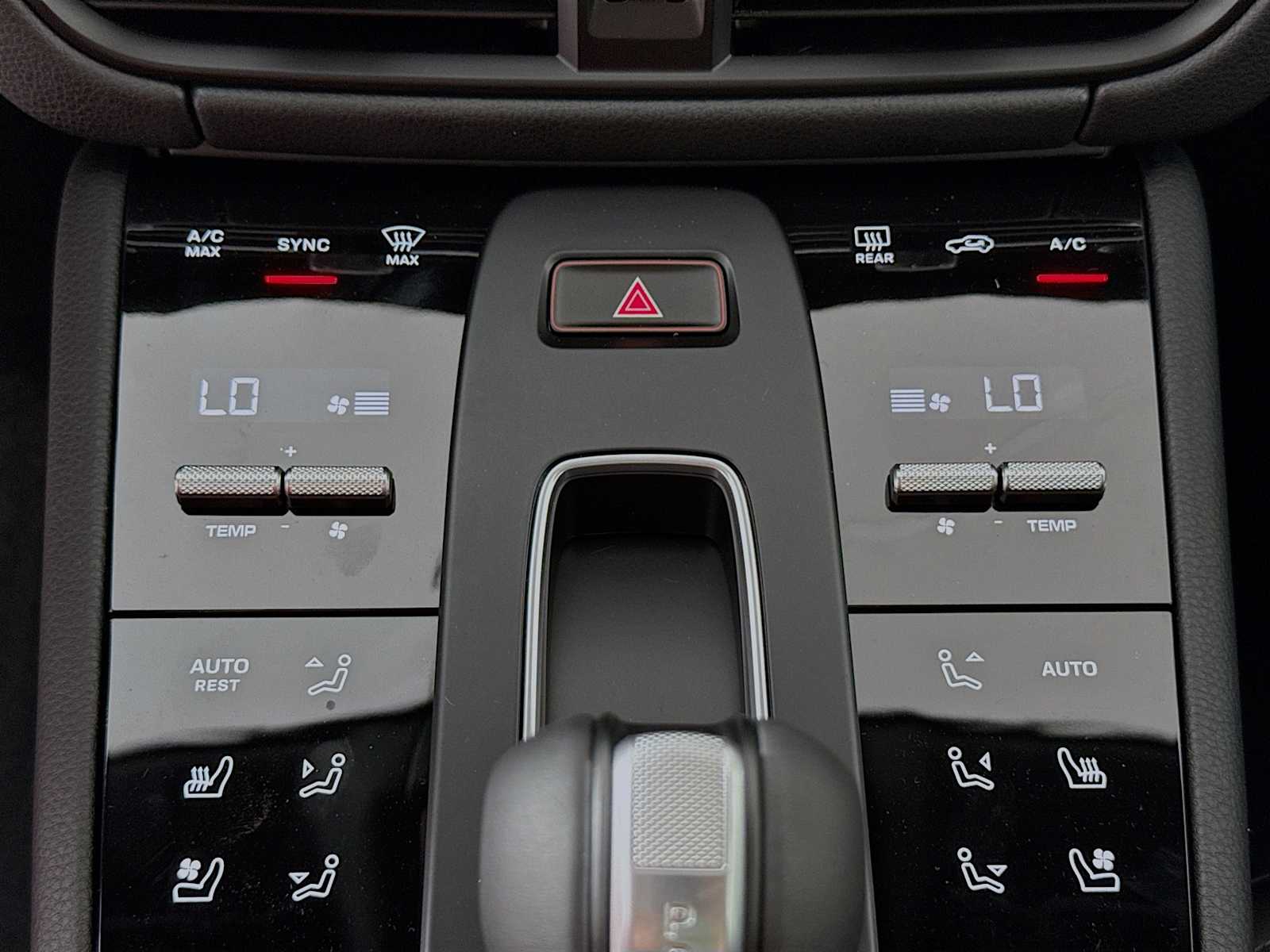 Thumbnail: 2026 Porsche Macan - 13