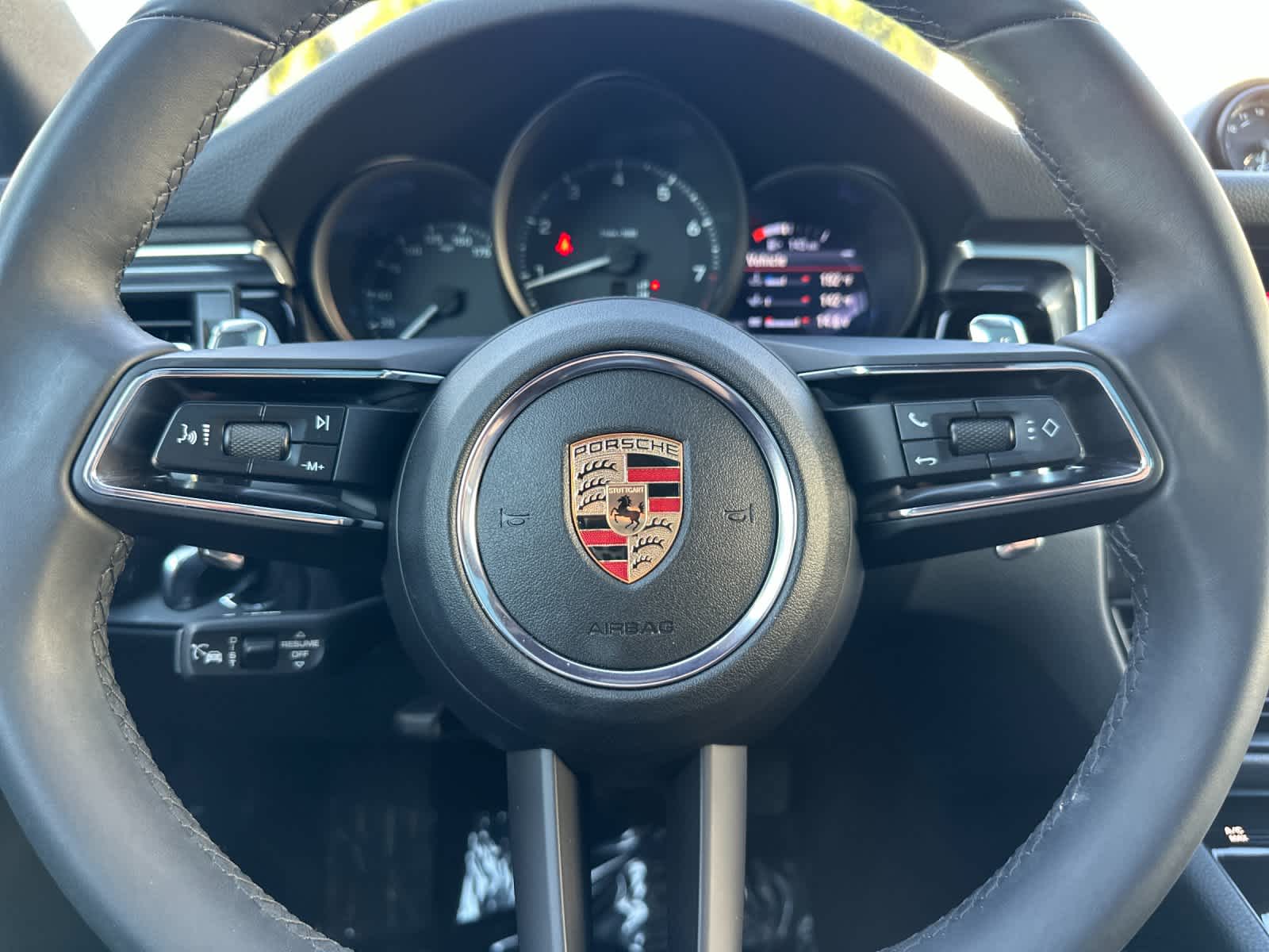 Thumbnail: 2025 Porsche Macan - 25