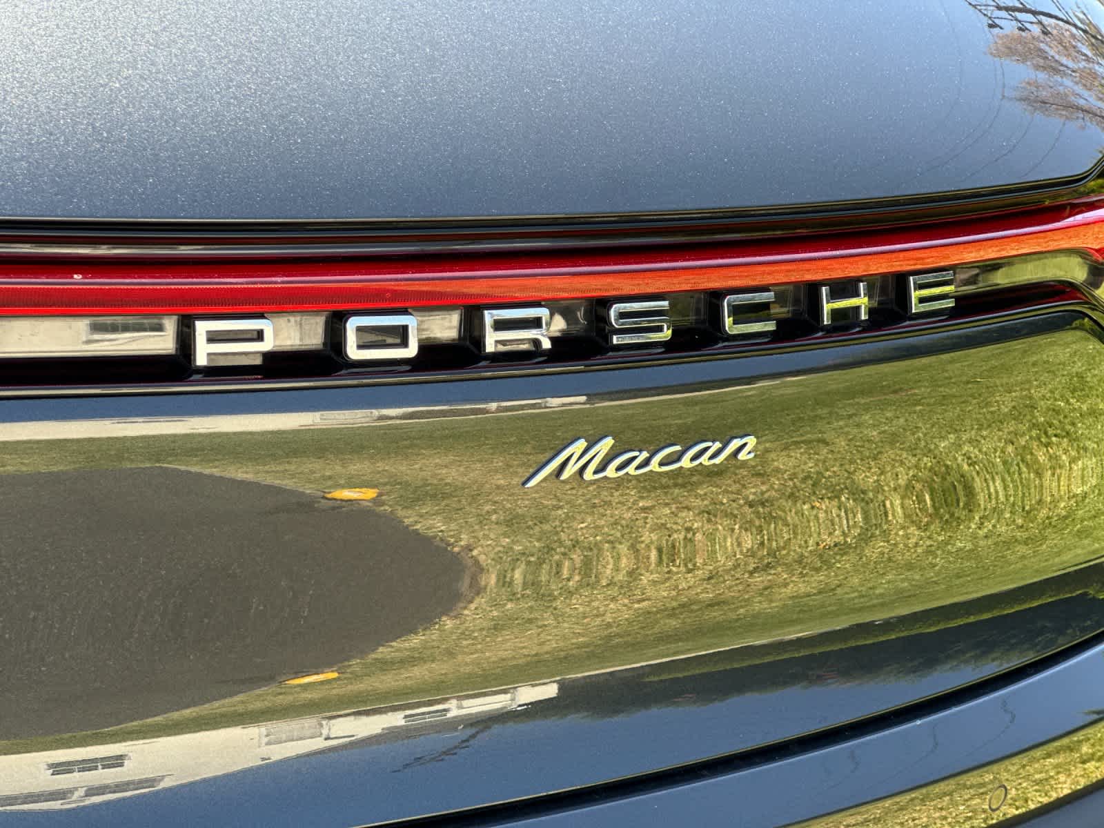 Thumbnail: 2025 Porsche Macan - 32