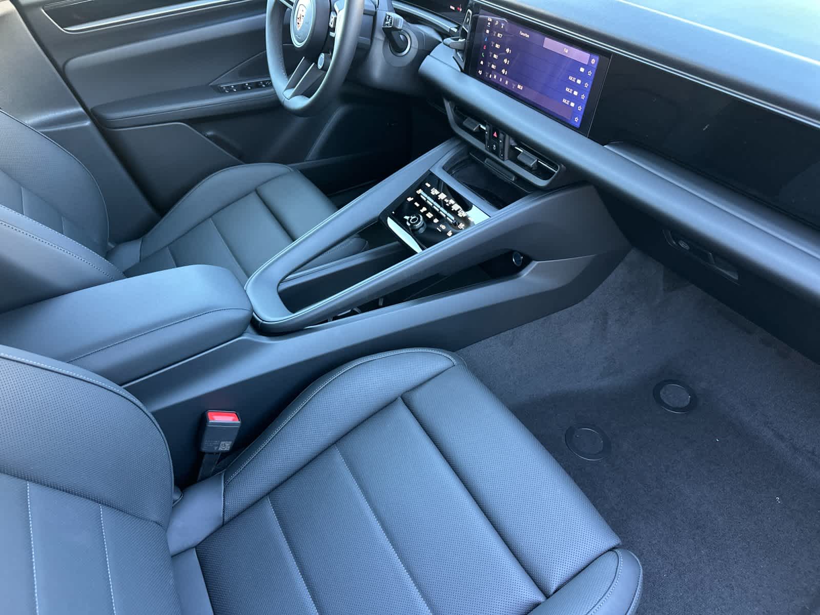 Thumbnail: 2026 Porsche Macan - 17