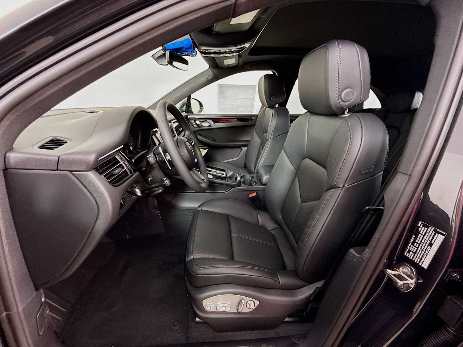 Thumbnail: 2026 Porsche Macan - 5