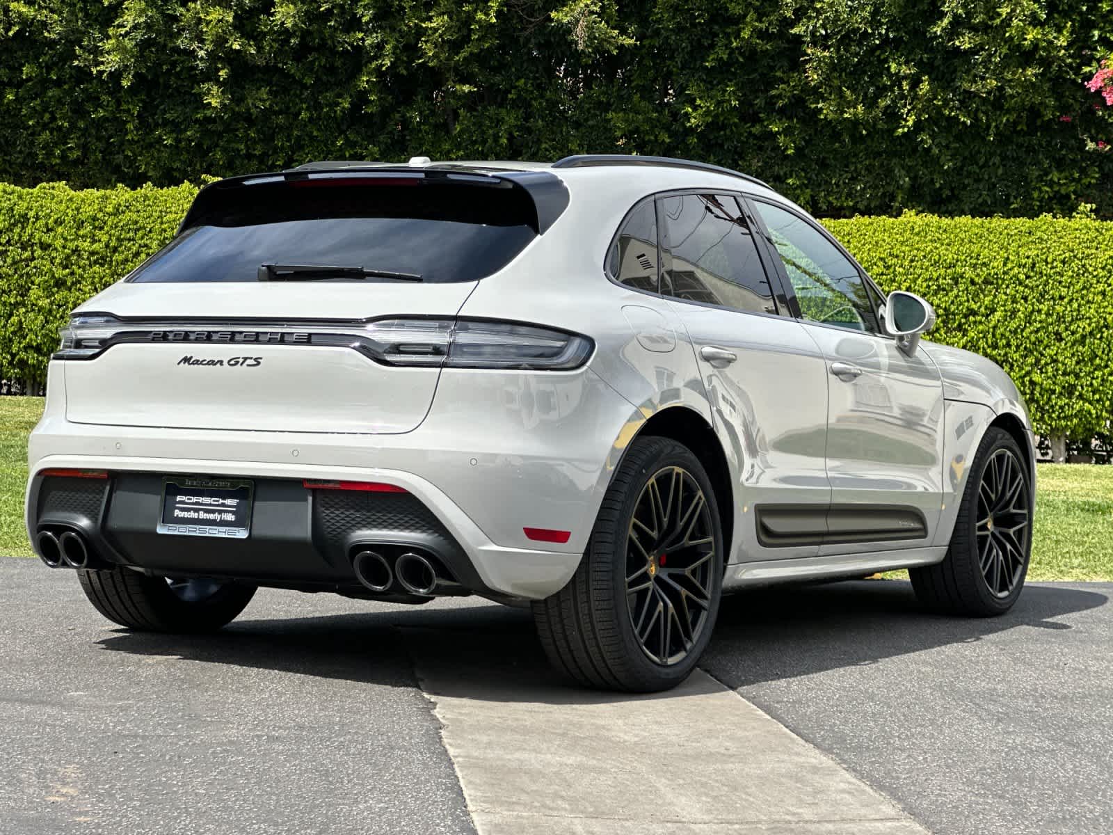 Thumbnail: 2026 Porsche Macan - 8