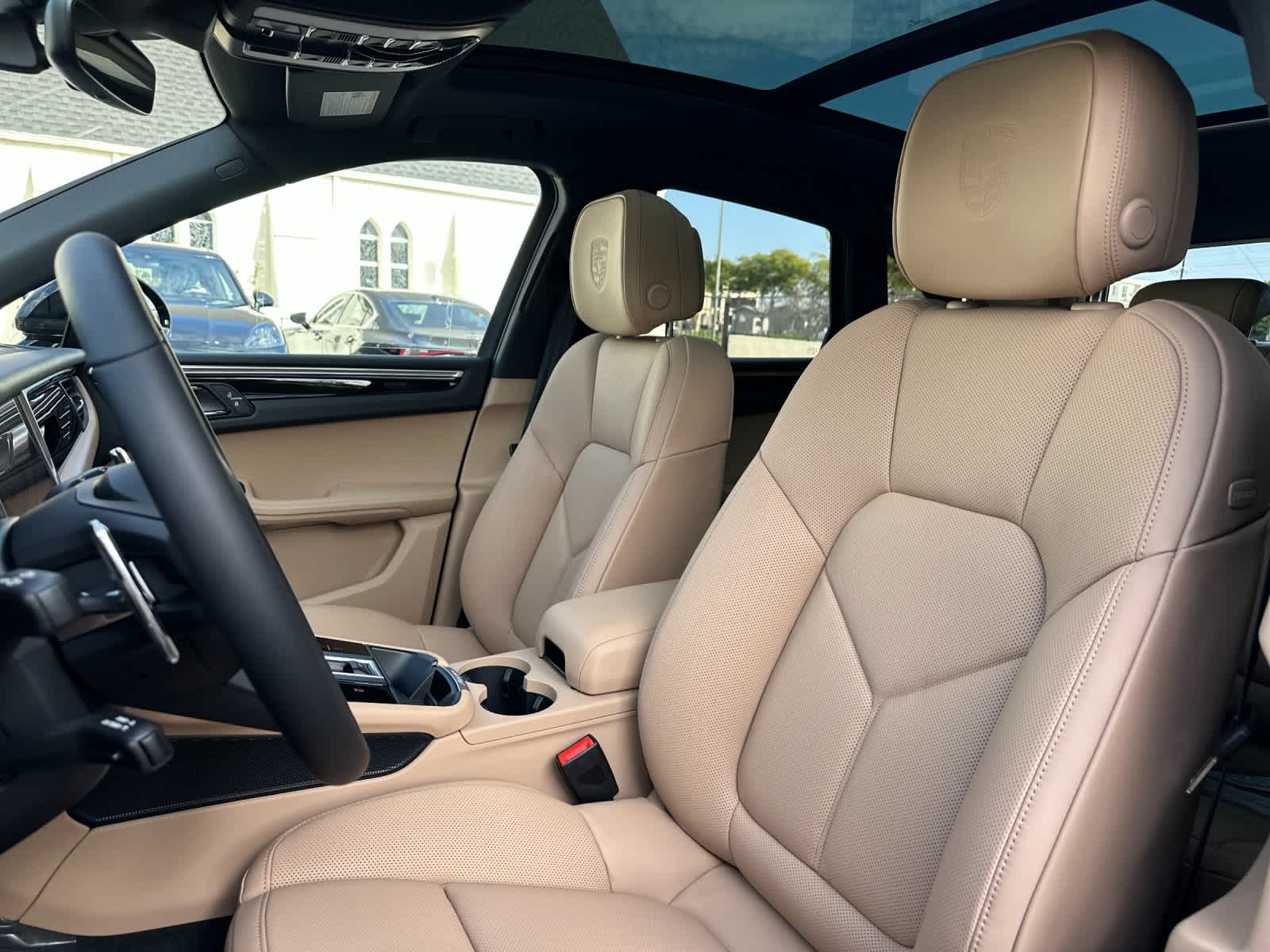 Thumbnail: 2026 Porsche Macan - 5