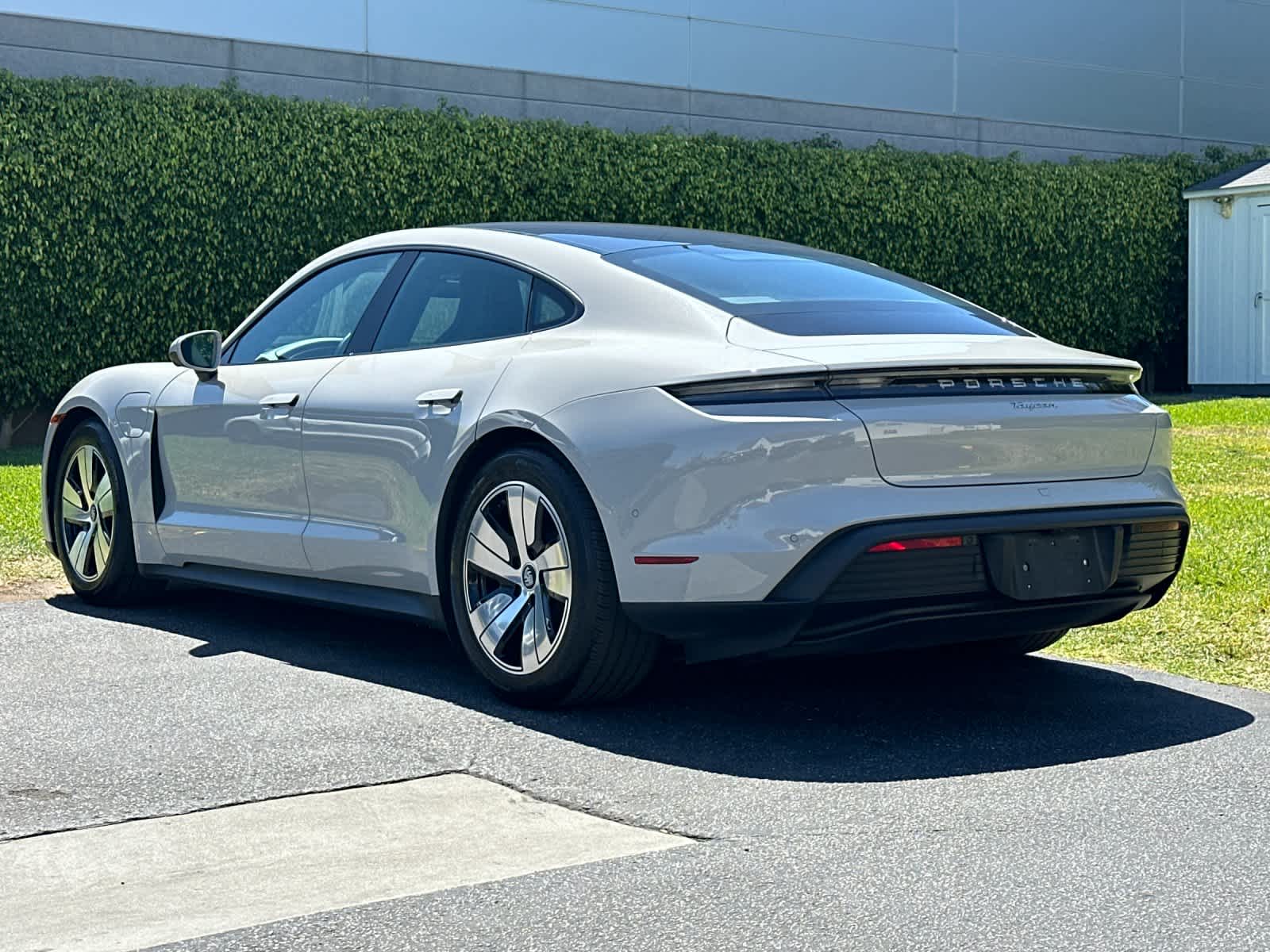Thumbnail: 2023 Porsche Taycan - 3
