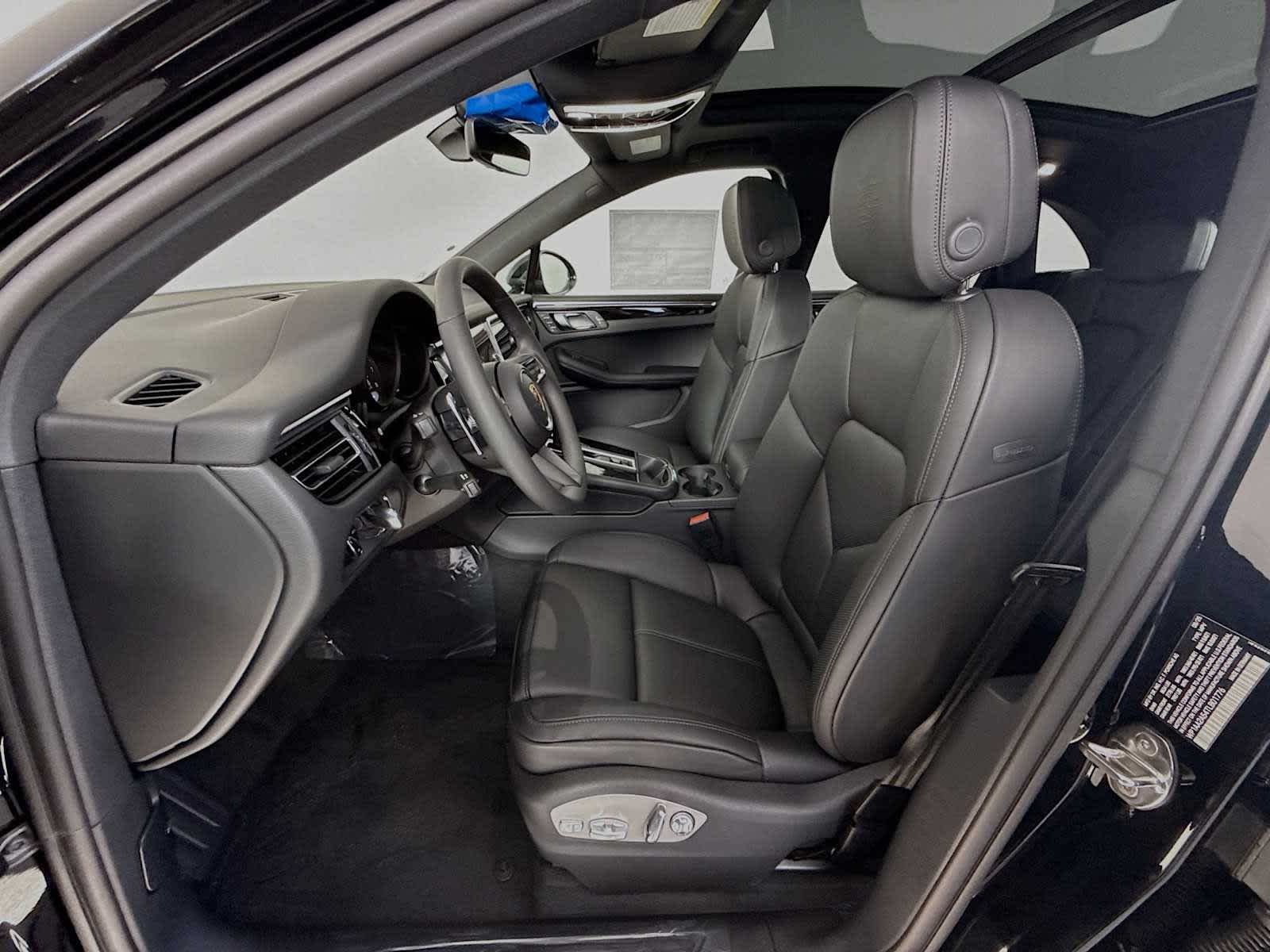 Thumbnail: 2026 Porsche Macan - 5