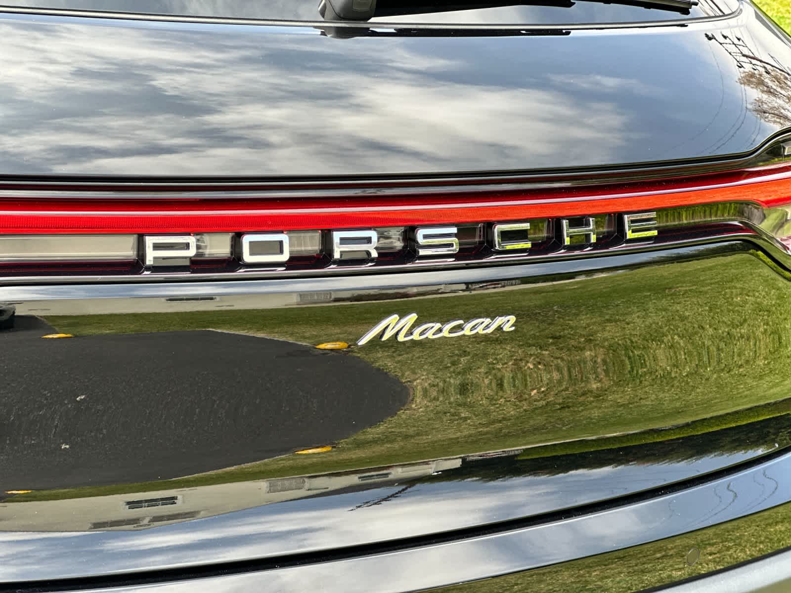 Thumbnail: 2026 Porsche Macan - 32