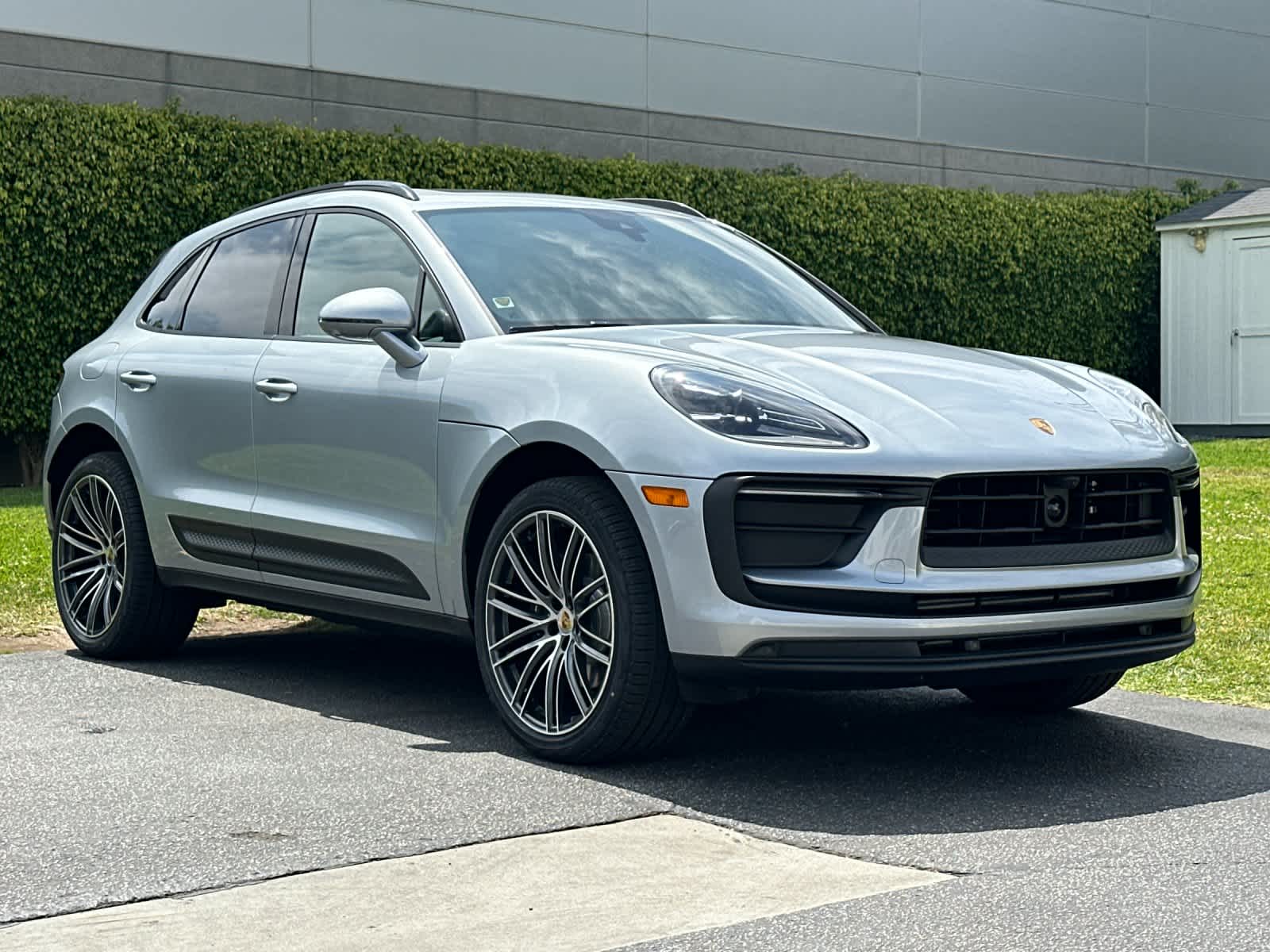 Thumbnail: 2026 Porsche Macan - 10