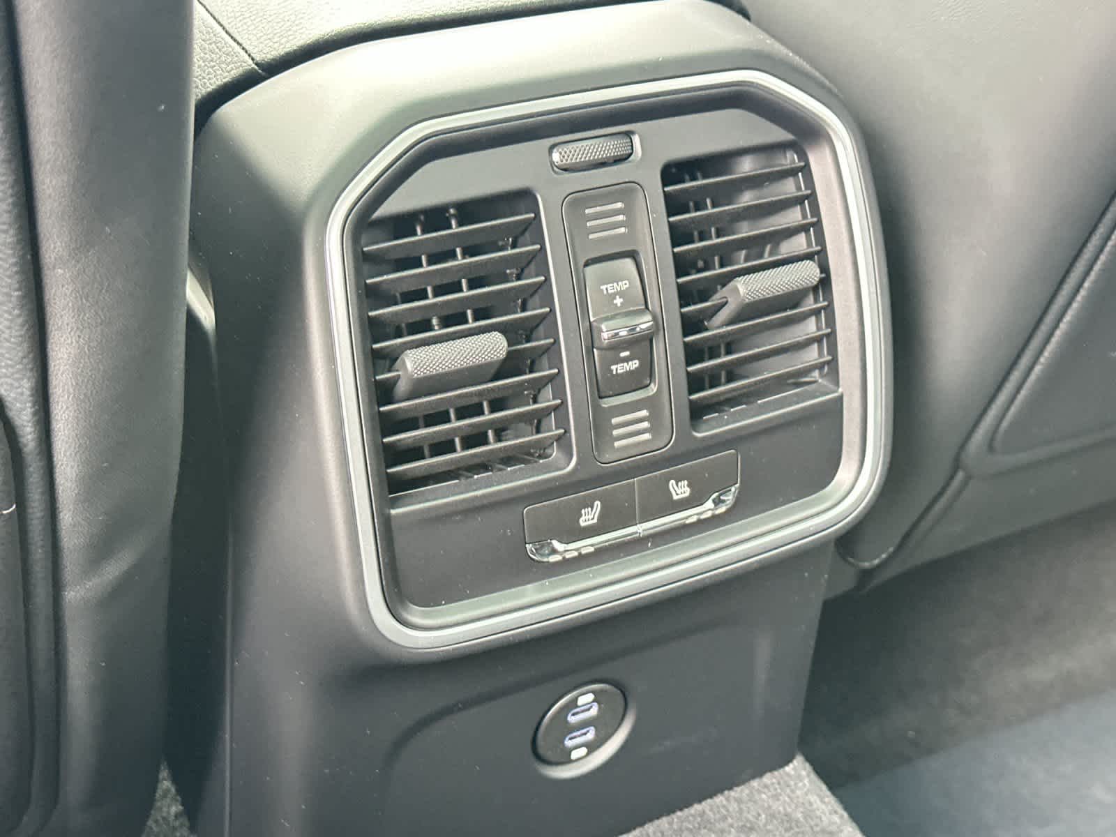 Thumbnail: 2026 Porsche Macan - 14