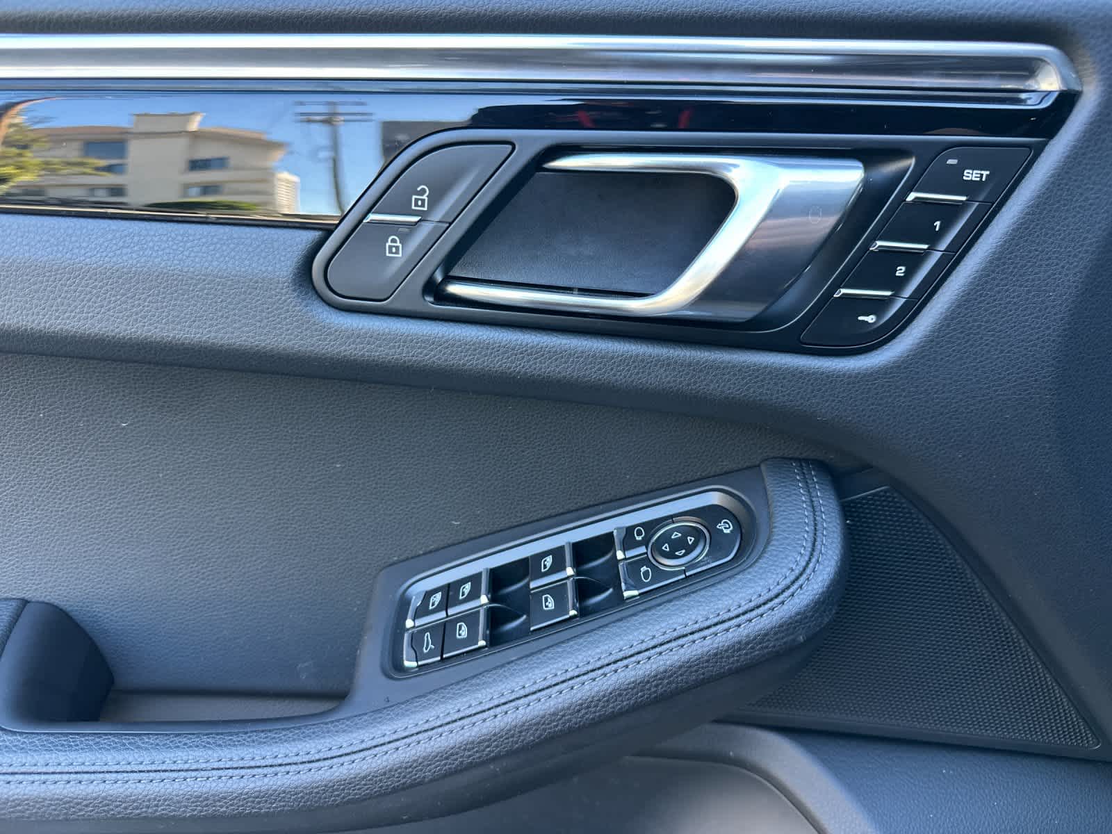 Thumbnail: 2025 Porsche Macan - 12