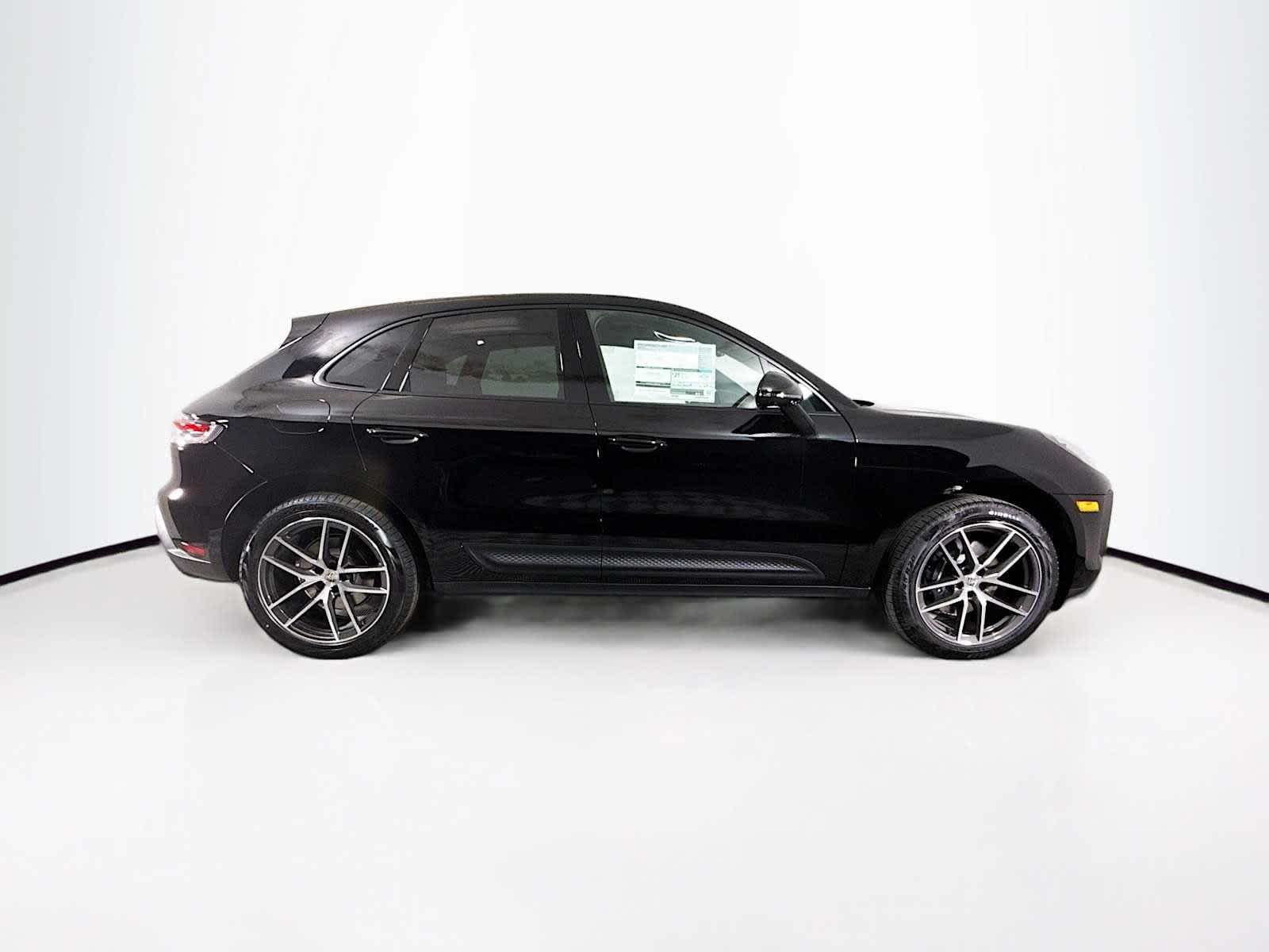 Thumbnail: 2025 Porsche Macan - 8