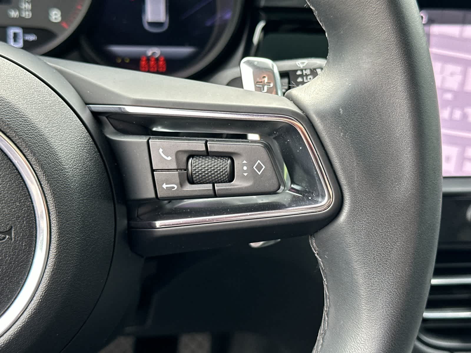 Thumbnail: 2025 Porsche Macan - 28