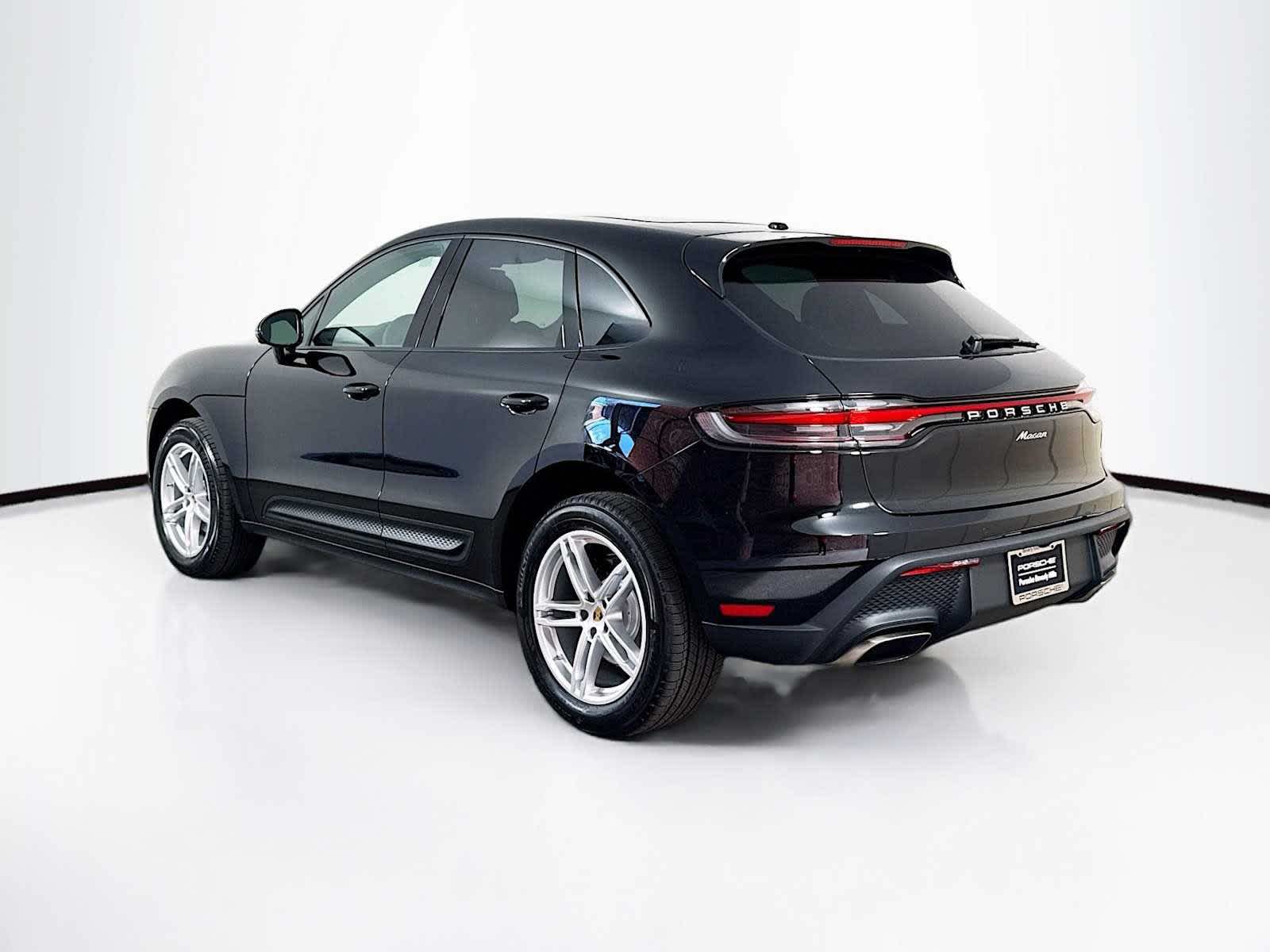 Thumbnail: 2026 Porsche Macan - 3