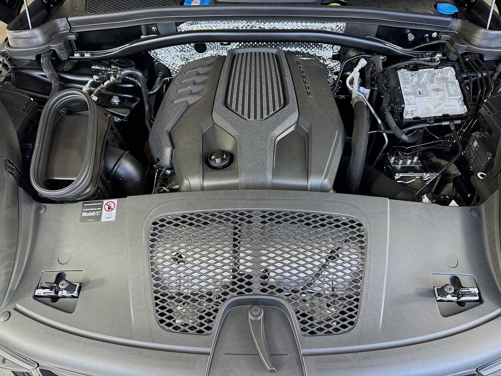 Thumbnail: 2026 Porsche Macan - 23