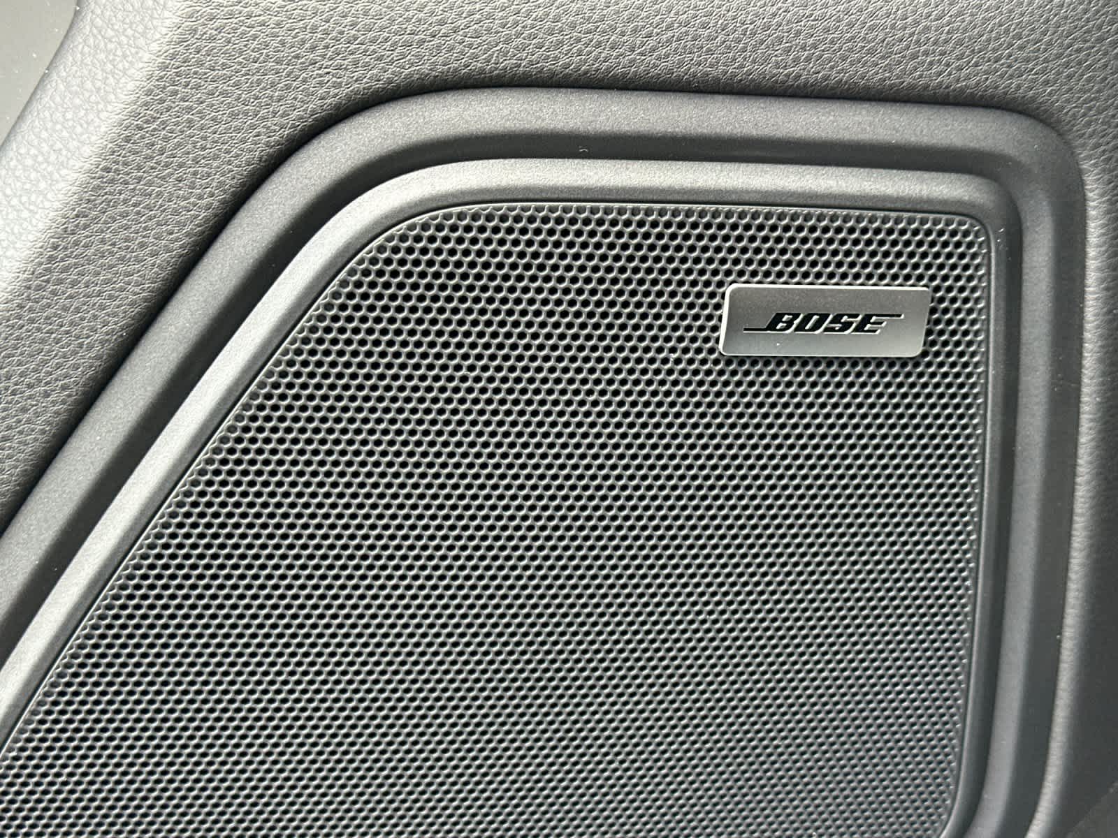 Thumbnail: 2026 Porsche Macan - 20