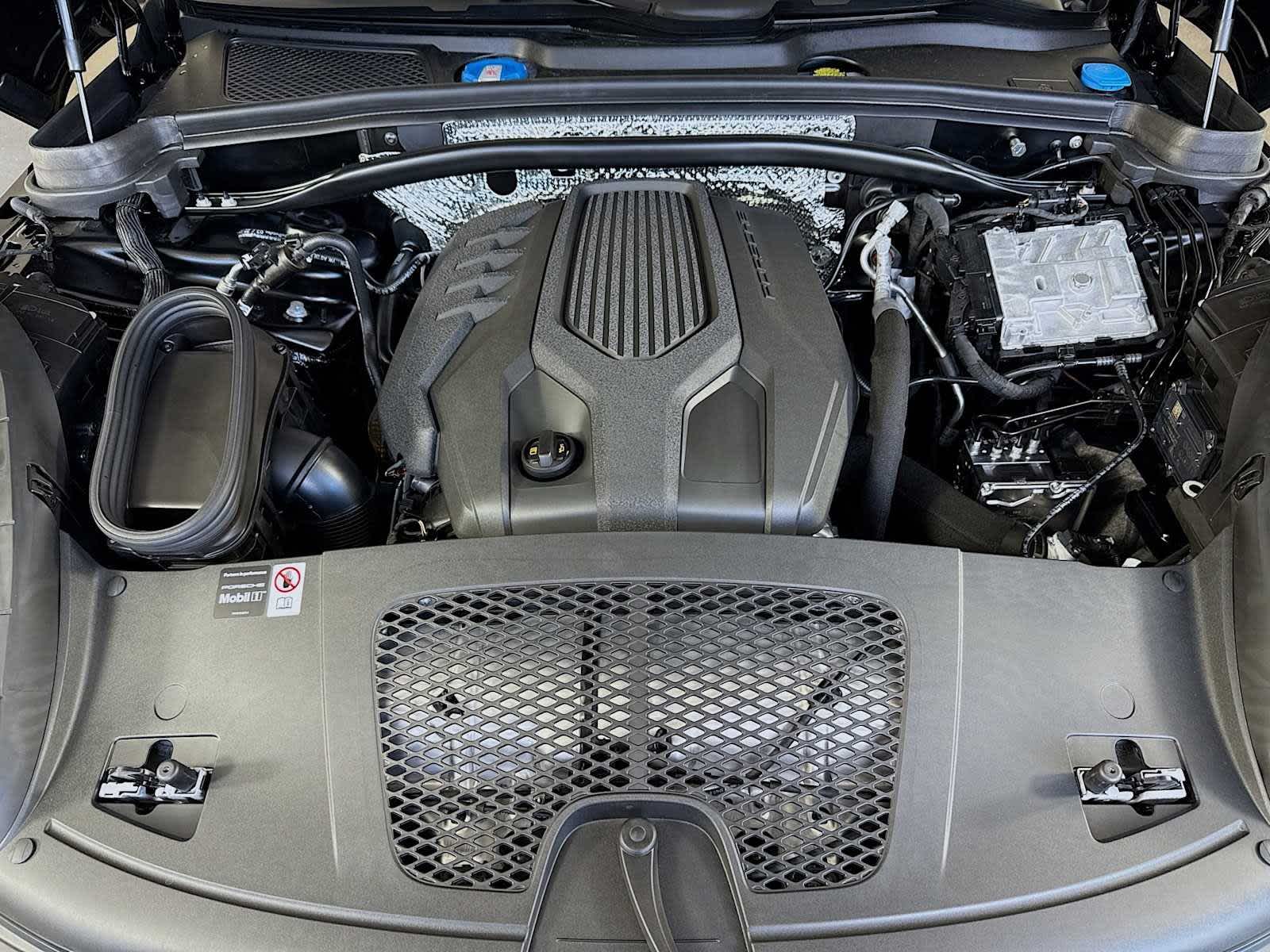 Thumbnail: 2026 Porsche Macan - 23