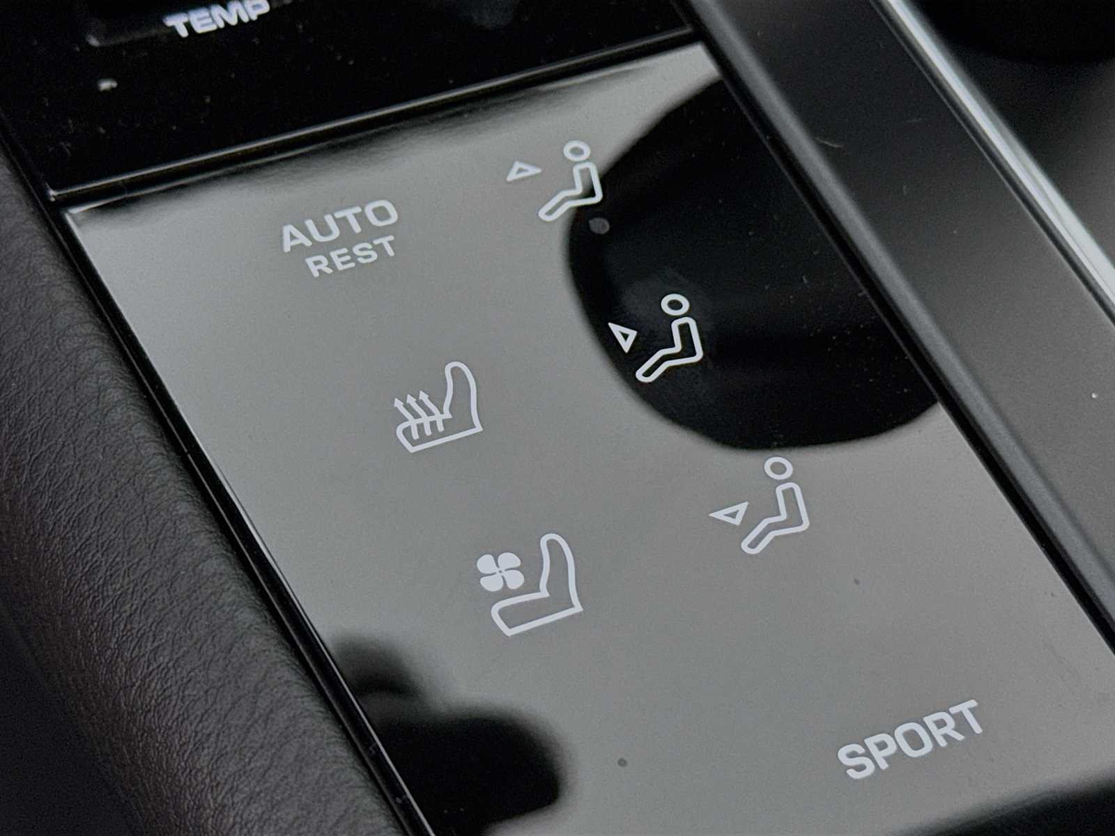 Thumbnail: 2026 Porsche Macan - 16