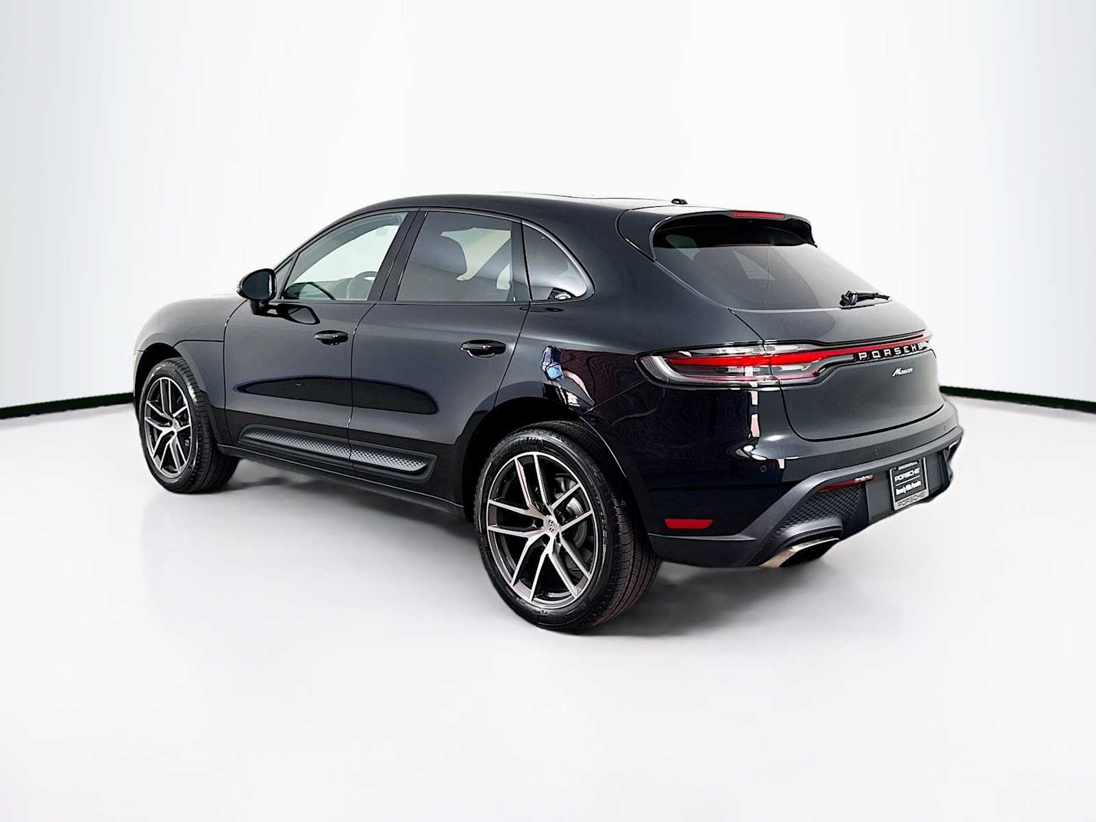 Thumbnail: 2025 Porsche Macan - 3