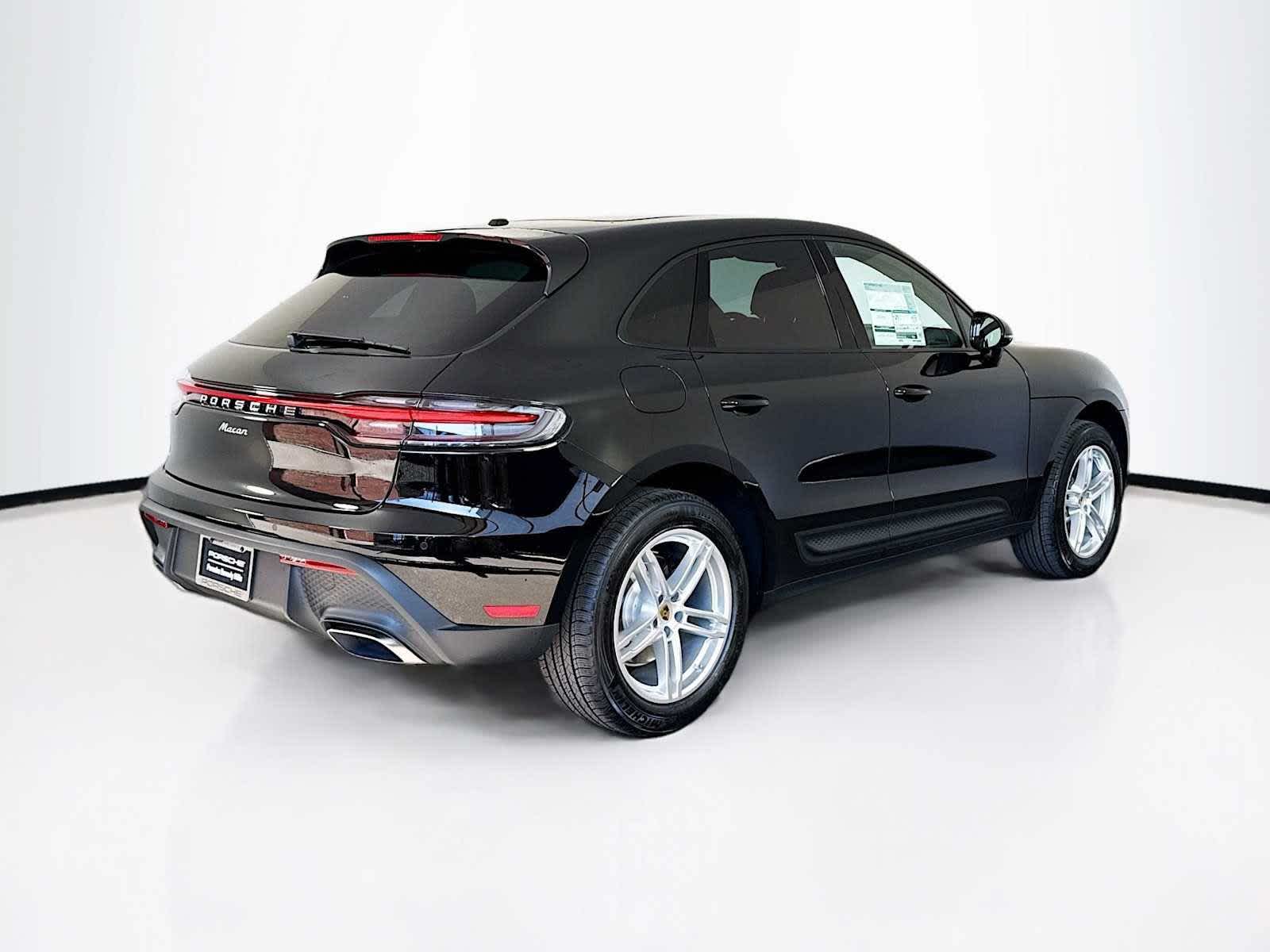 Thumbnail: 2026 Porsche Macan - 7