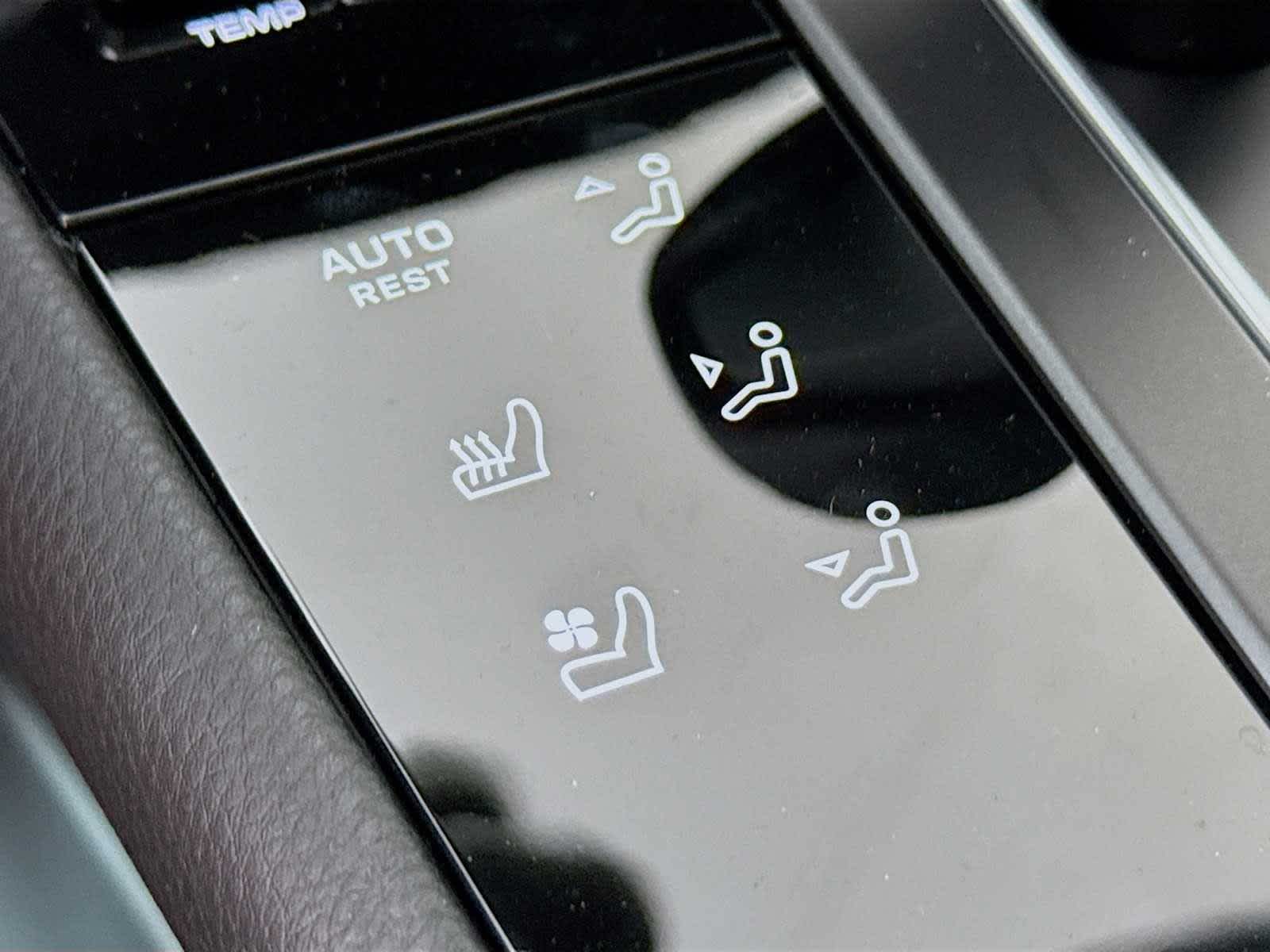 Thumbnail: 2026 Porsche Macan - 16