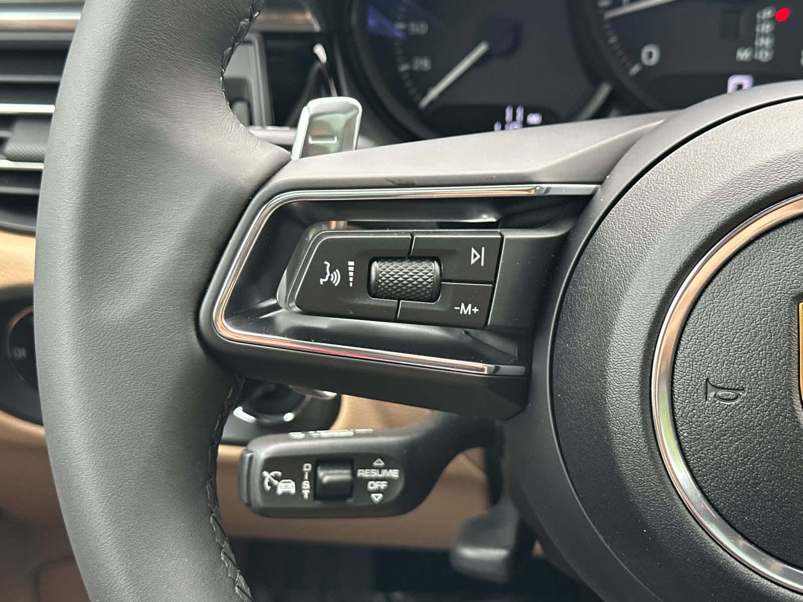 Thumbnail: 2026 Porsche Macan - 27