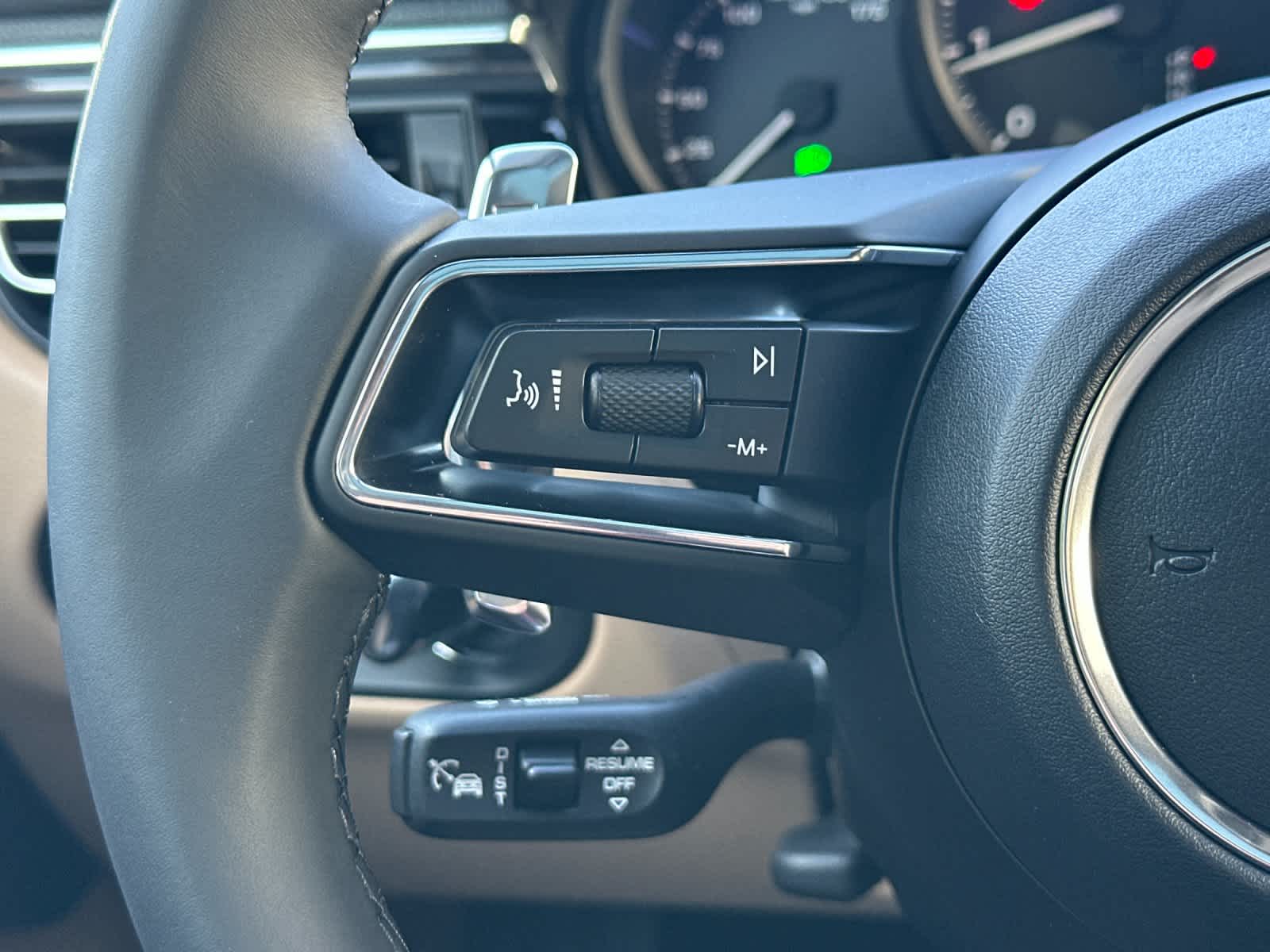 Thumbnail: 2026 Porsche Macan - 27